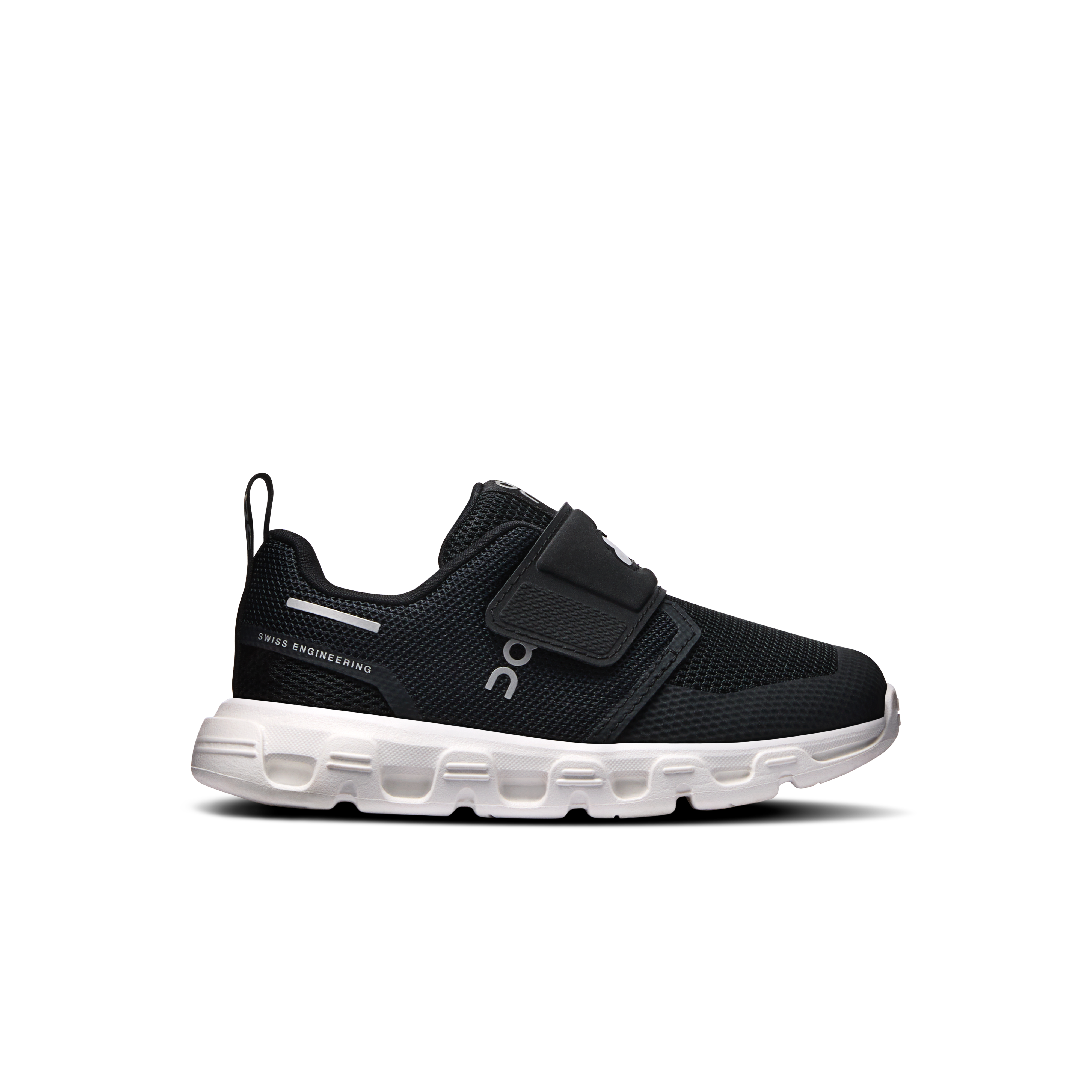 Cloud Dash Lifestyle Shoe in Black/White