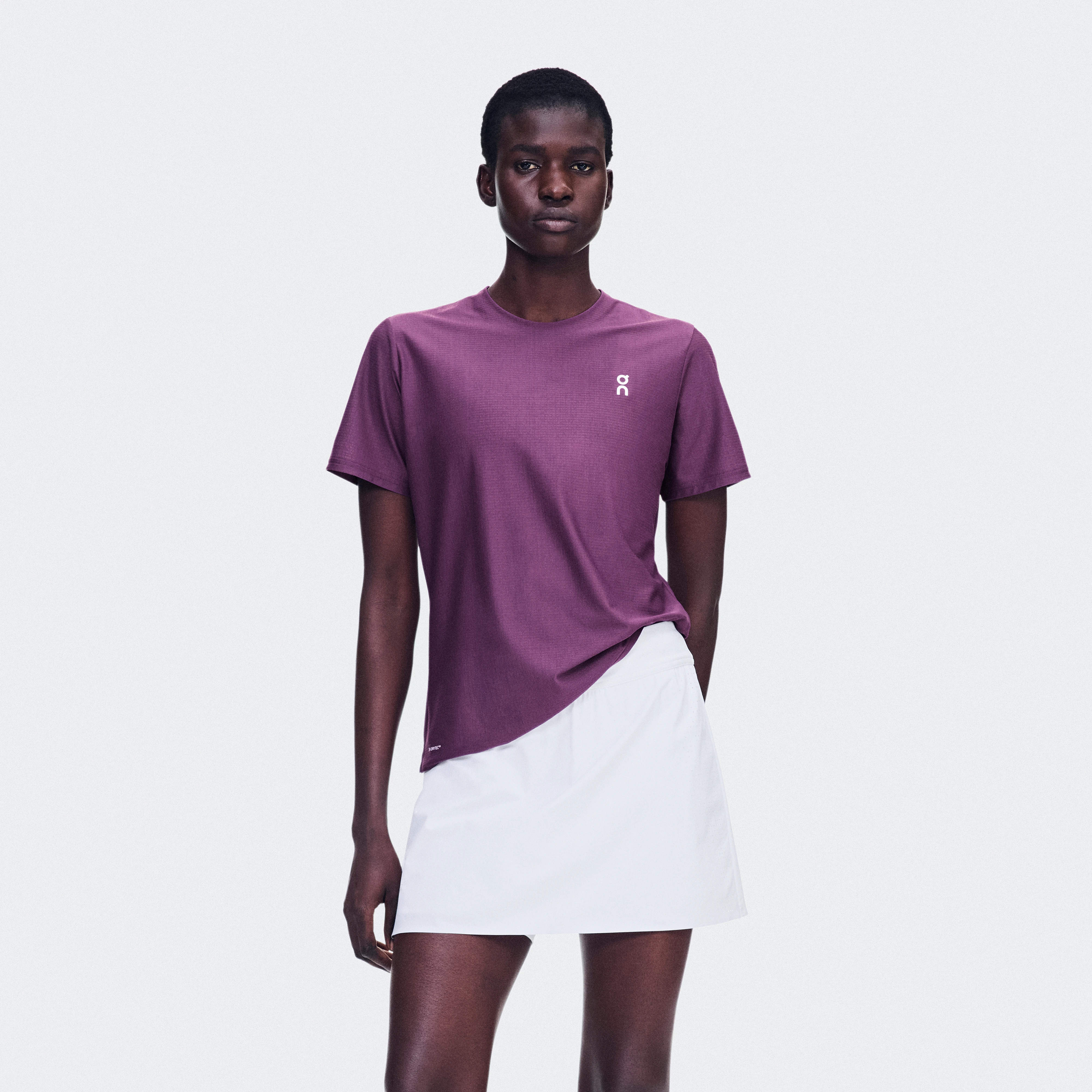 On Court-T Cassis Women – Tennis Tops and t-shirts