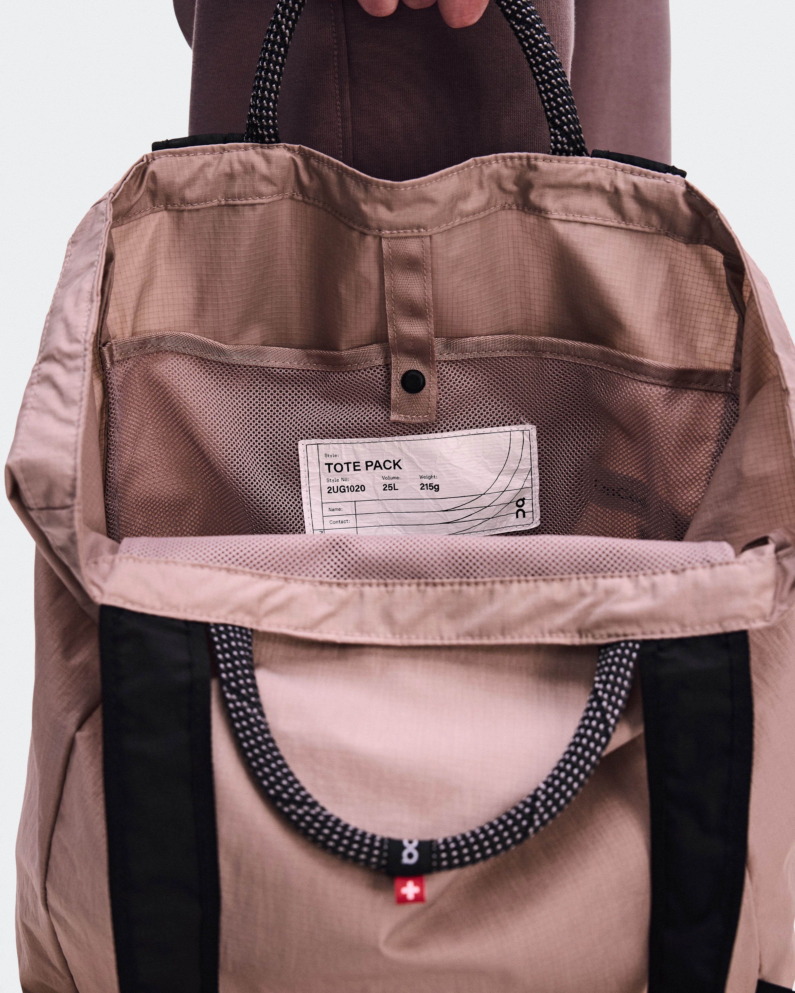 On Tote Pack 25L Biscuit & Black Unisex Bags