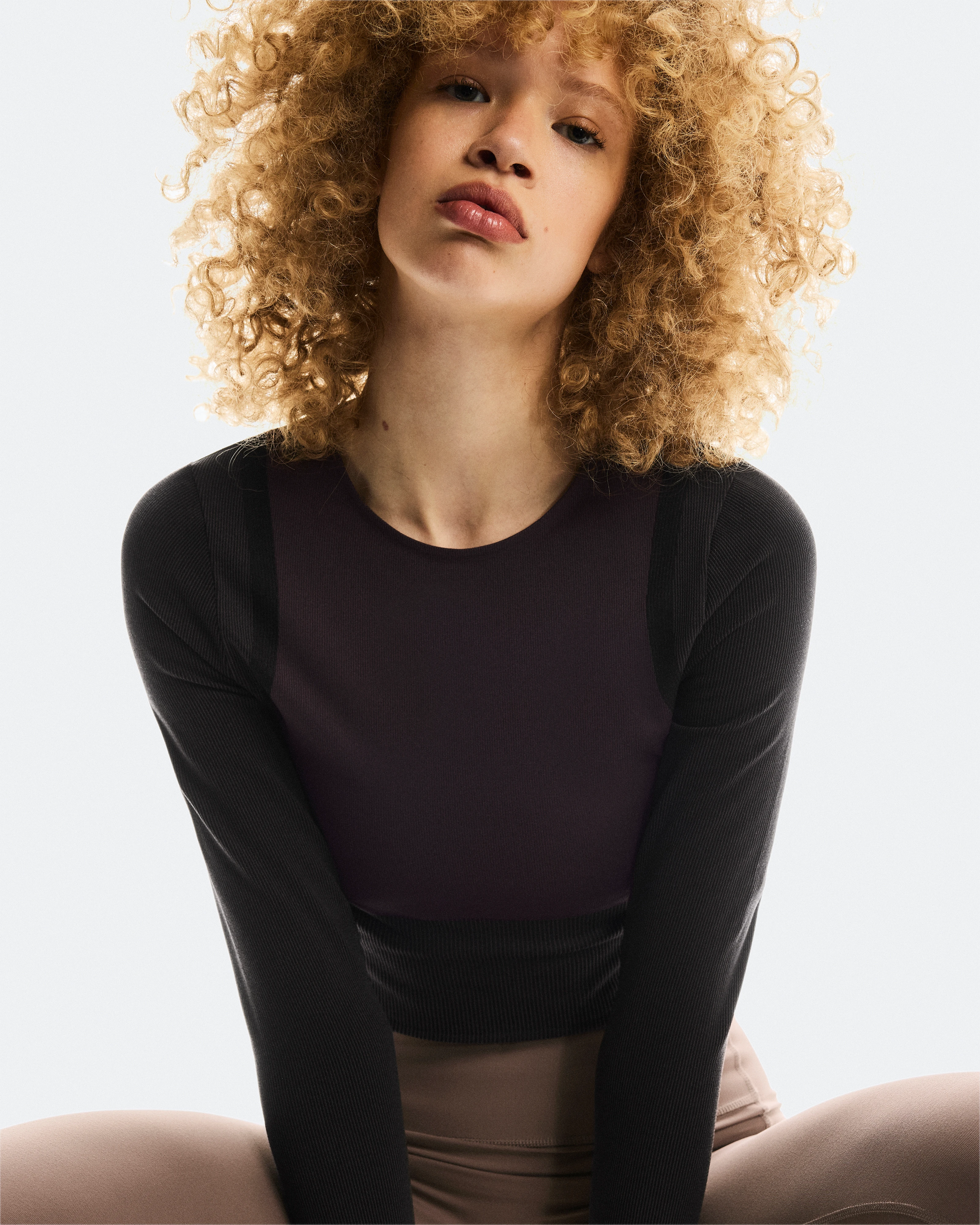 On Studio Knit Long-T Crop Pebble & Black Women Tops and t-shirts