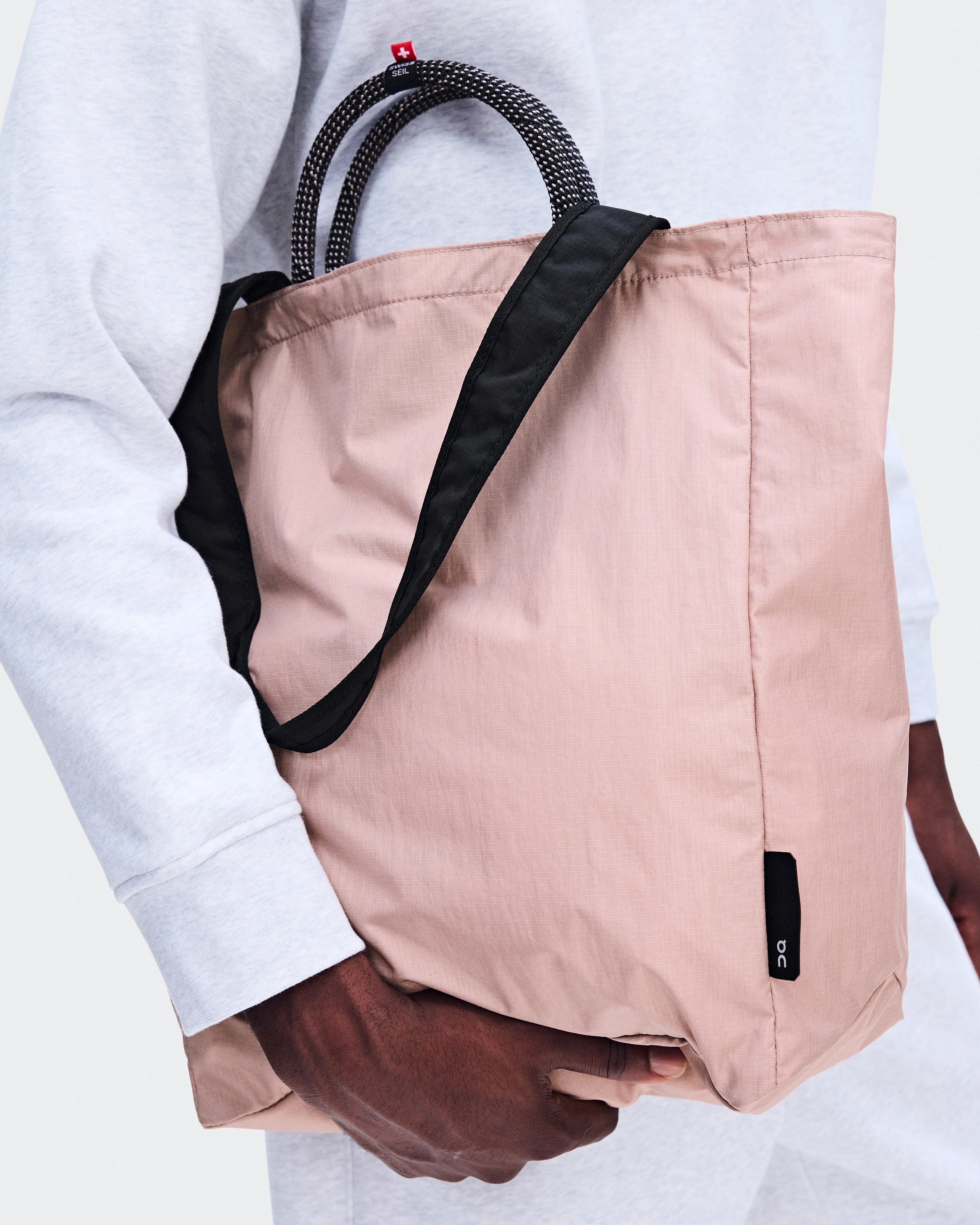 On Tote Pack 25L Biscuit & Black Unisex Bags
