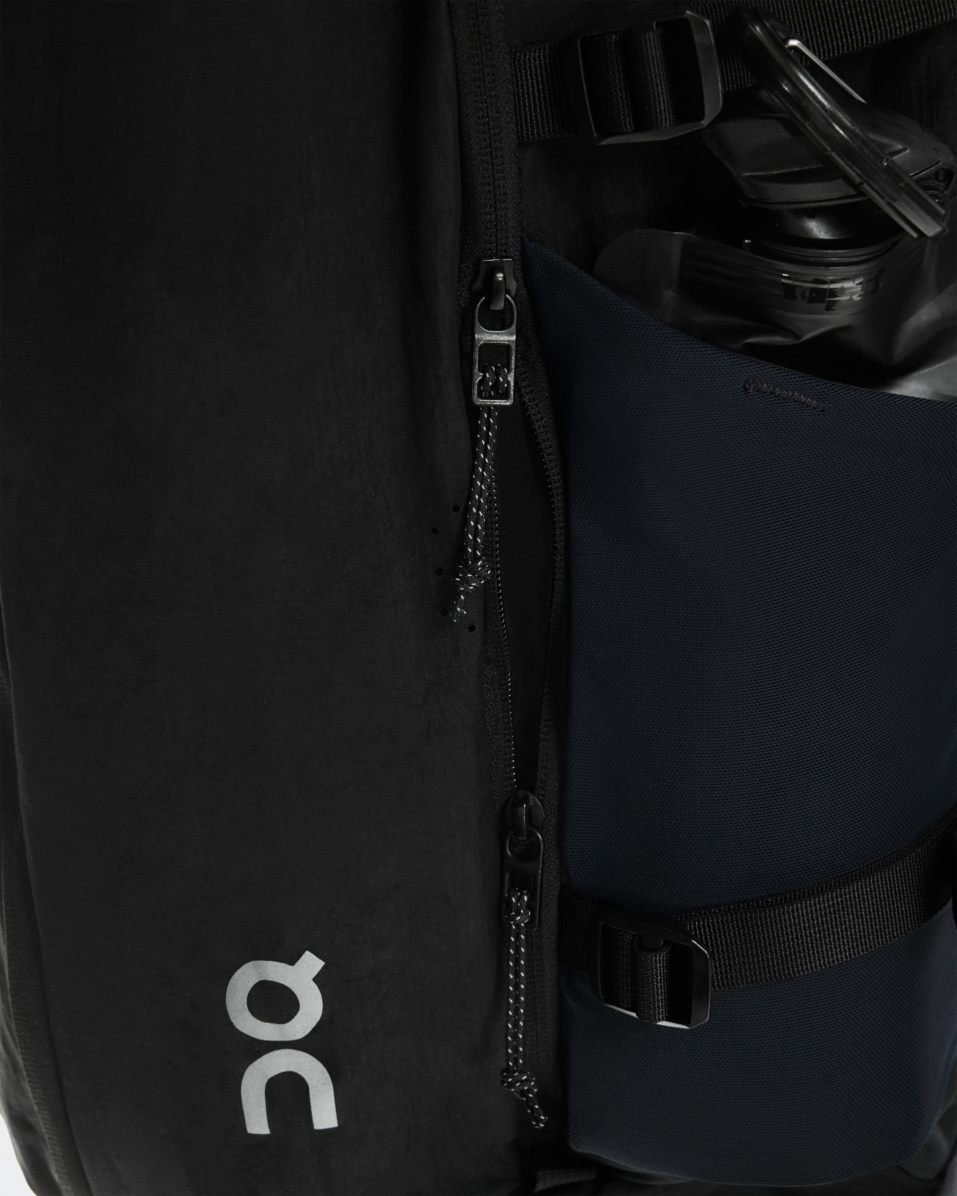 On Speed Pack 30L Magnet & Black Unisex Bags