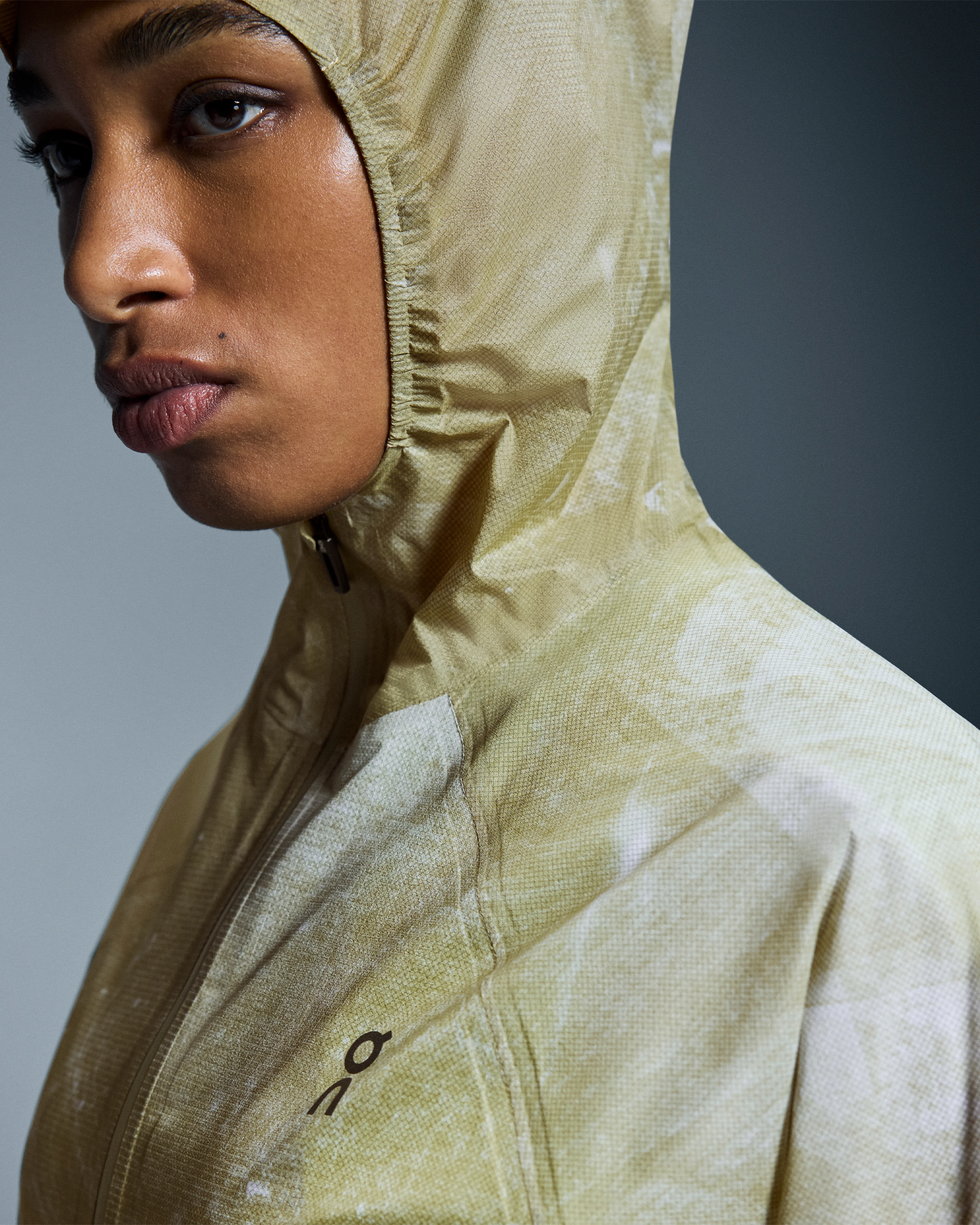 On Ultra Jacket White & Caper Women Jackets