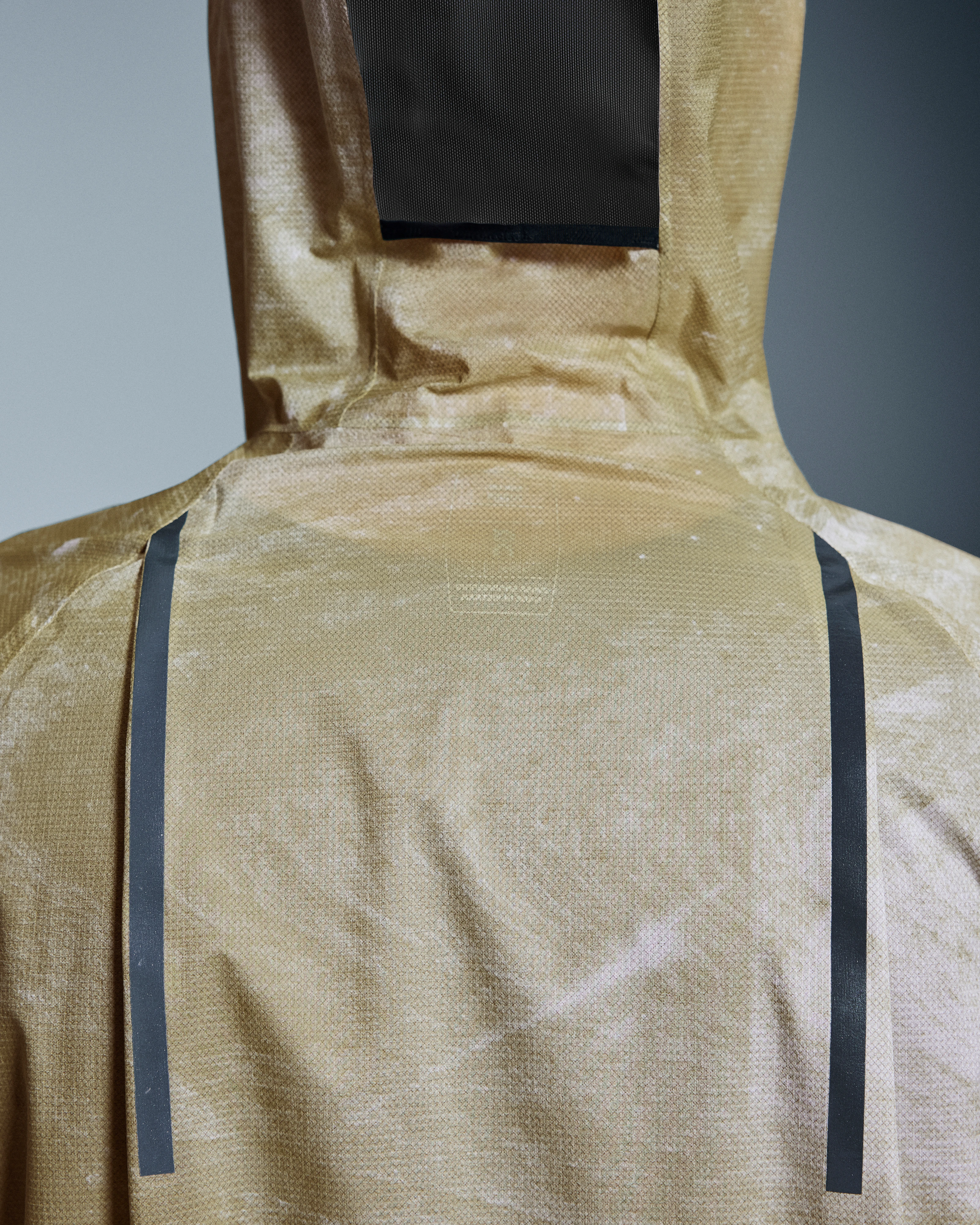 On Ultra Jacket White & Caper Men Jackets