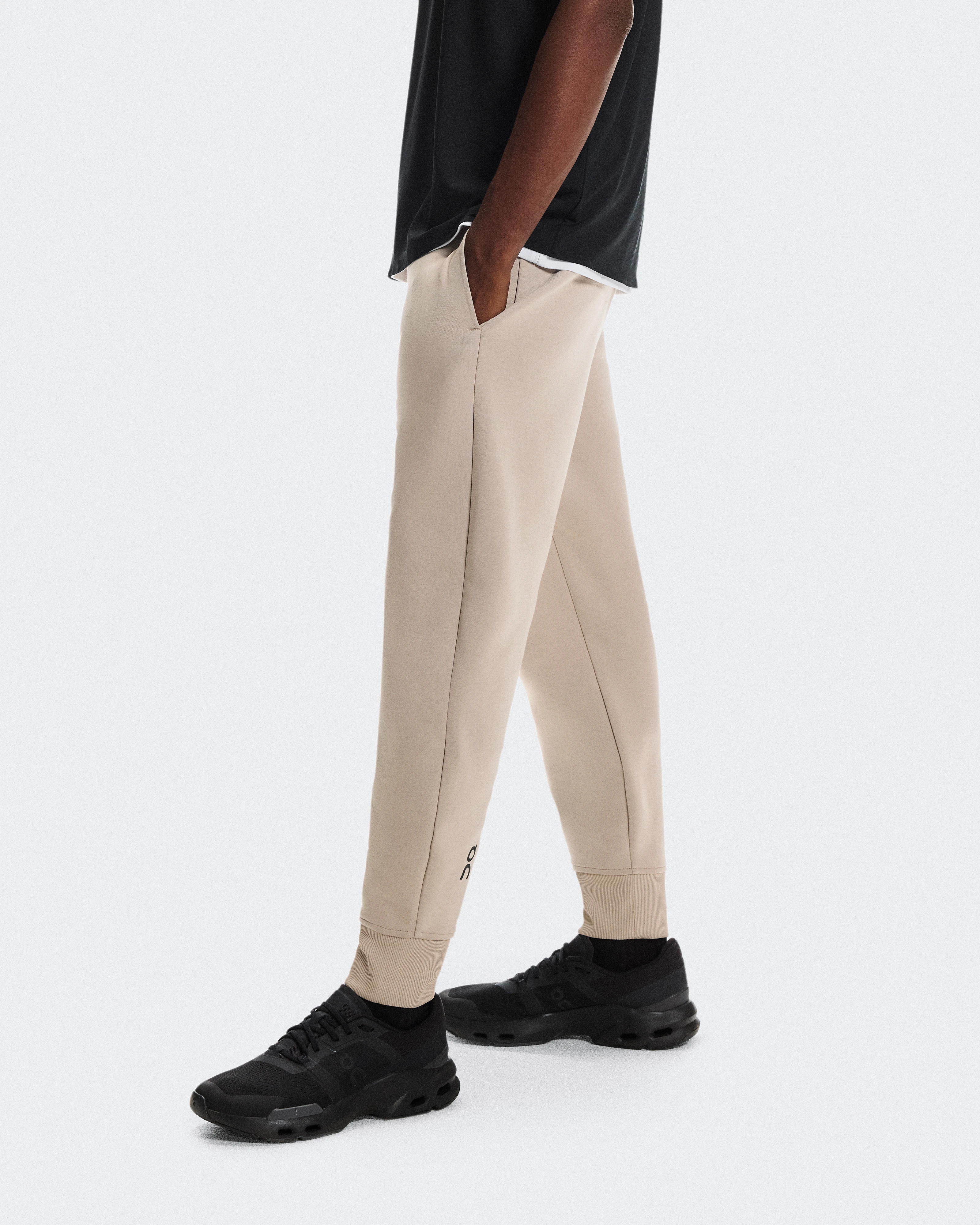 On Focus Tech Sweatpants Desert Men Pants