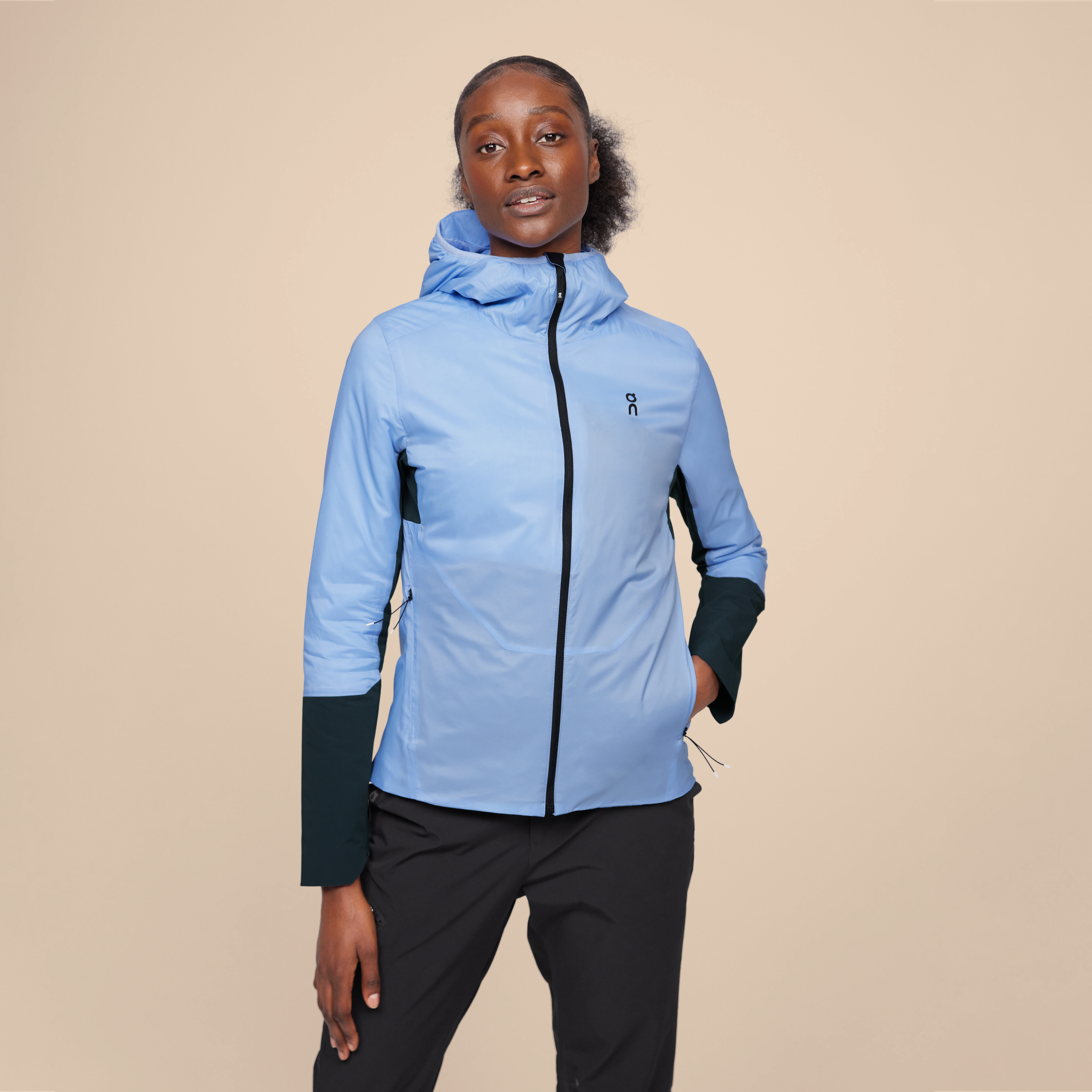 On Insulator Jacket Stratosphere & Navy Women – Insulated, water-repellent, outdoor use Jackets
