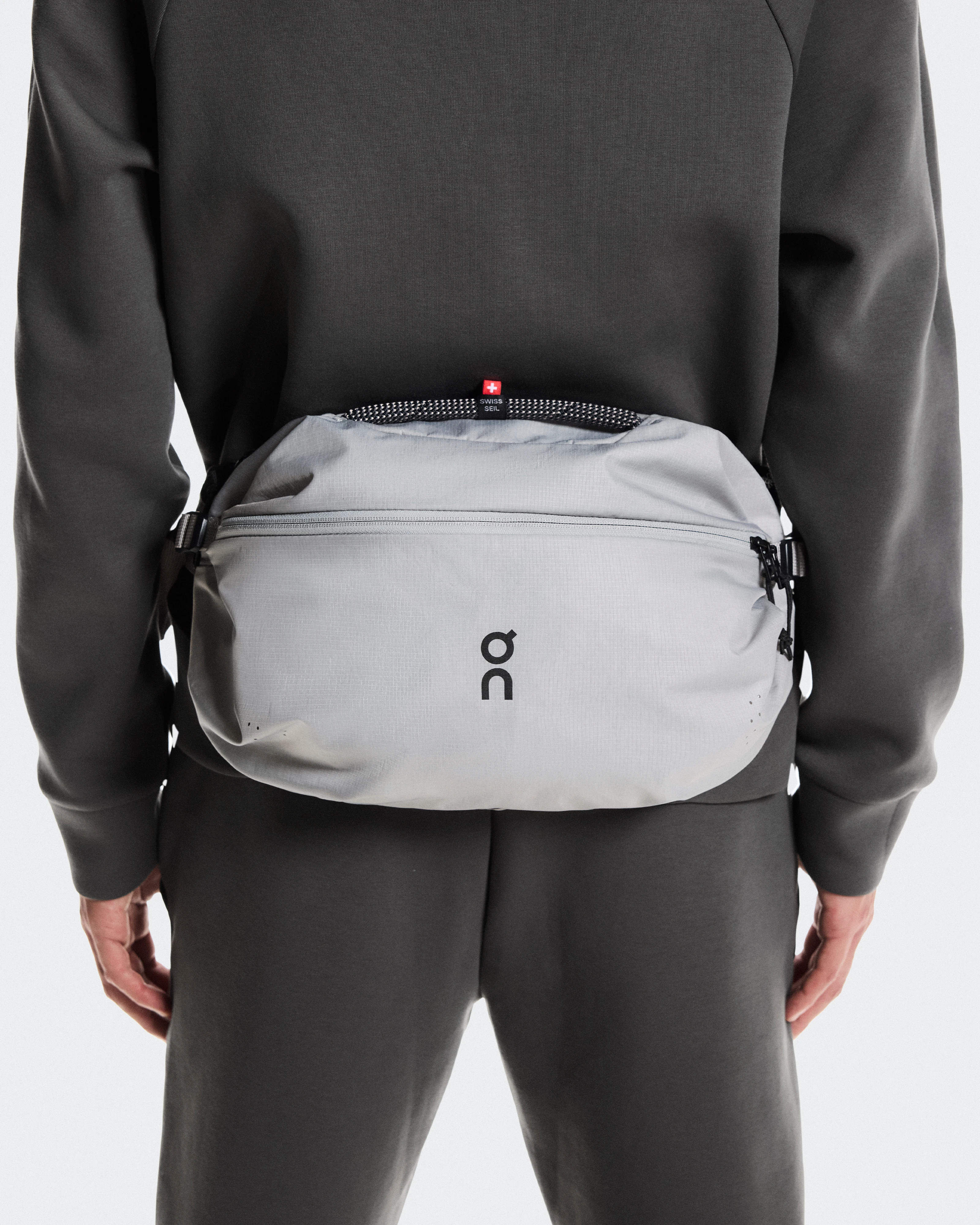 On Sling Pack 9L Glacier & Black Unisex Bags