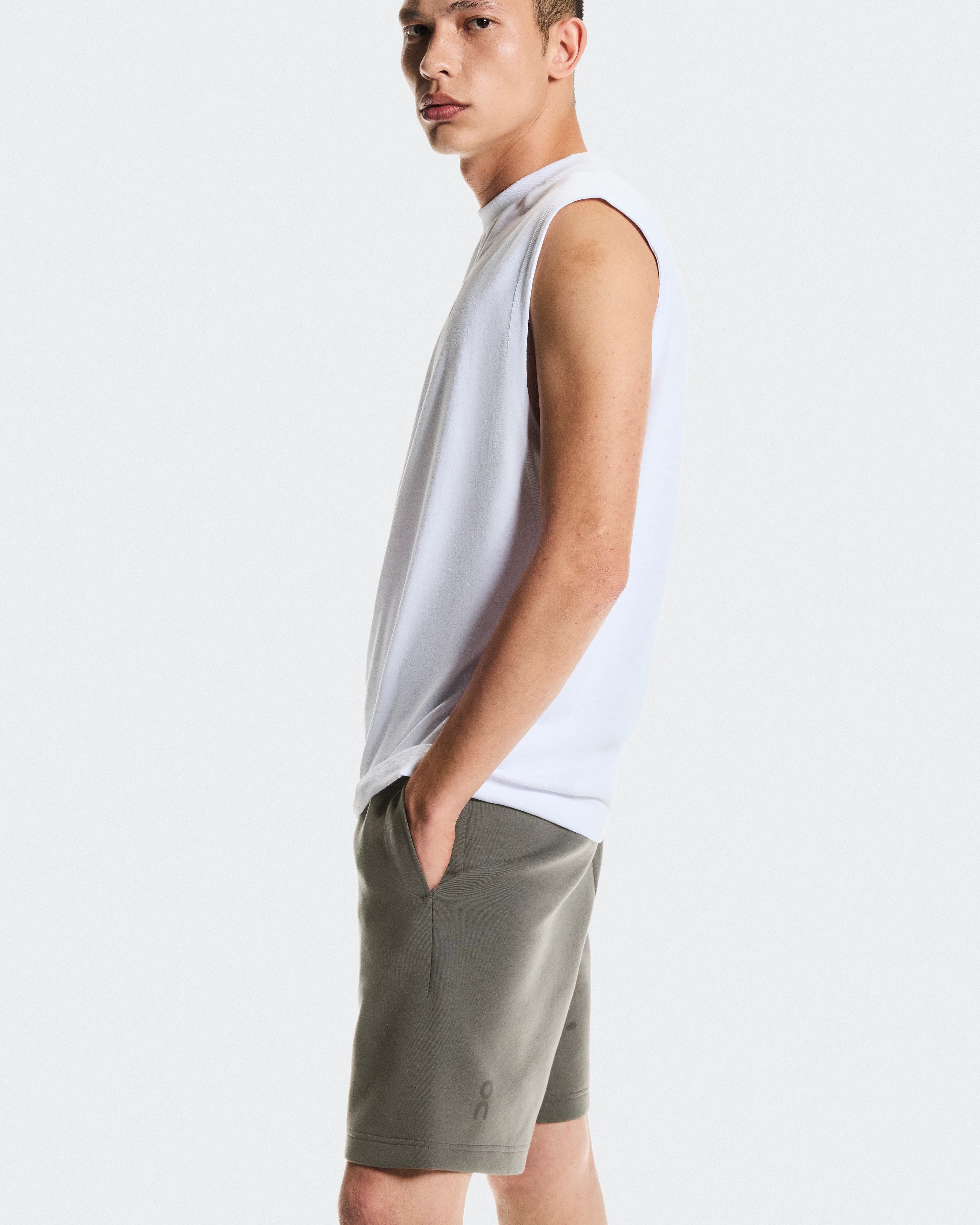 On Focus Tech Shorts Shadow Men Shorts