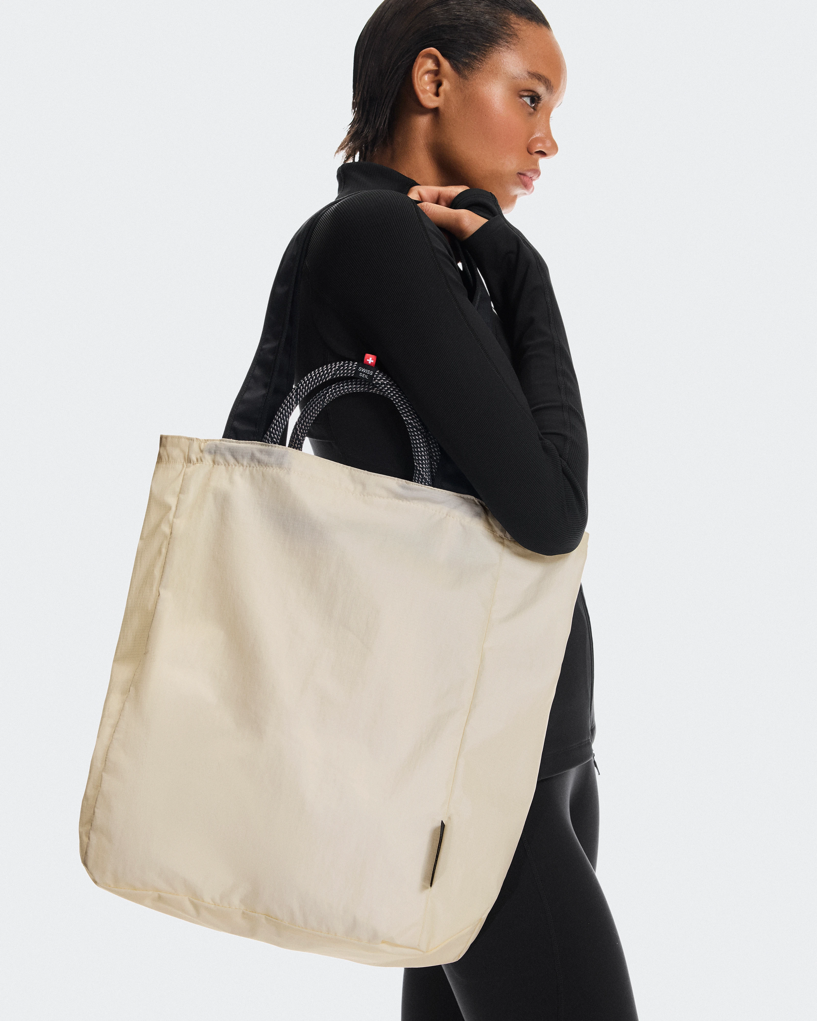 On Tote Pack 25L Cream & Black Unisex Bags