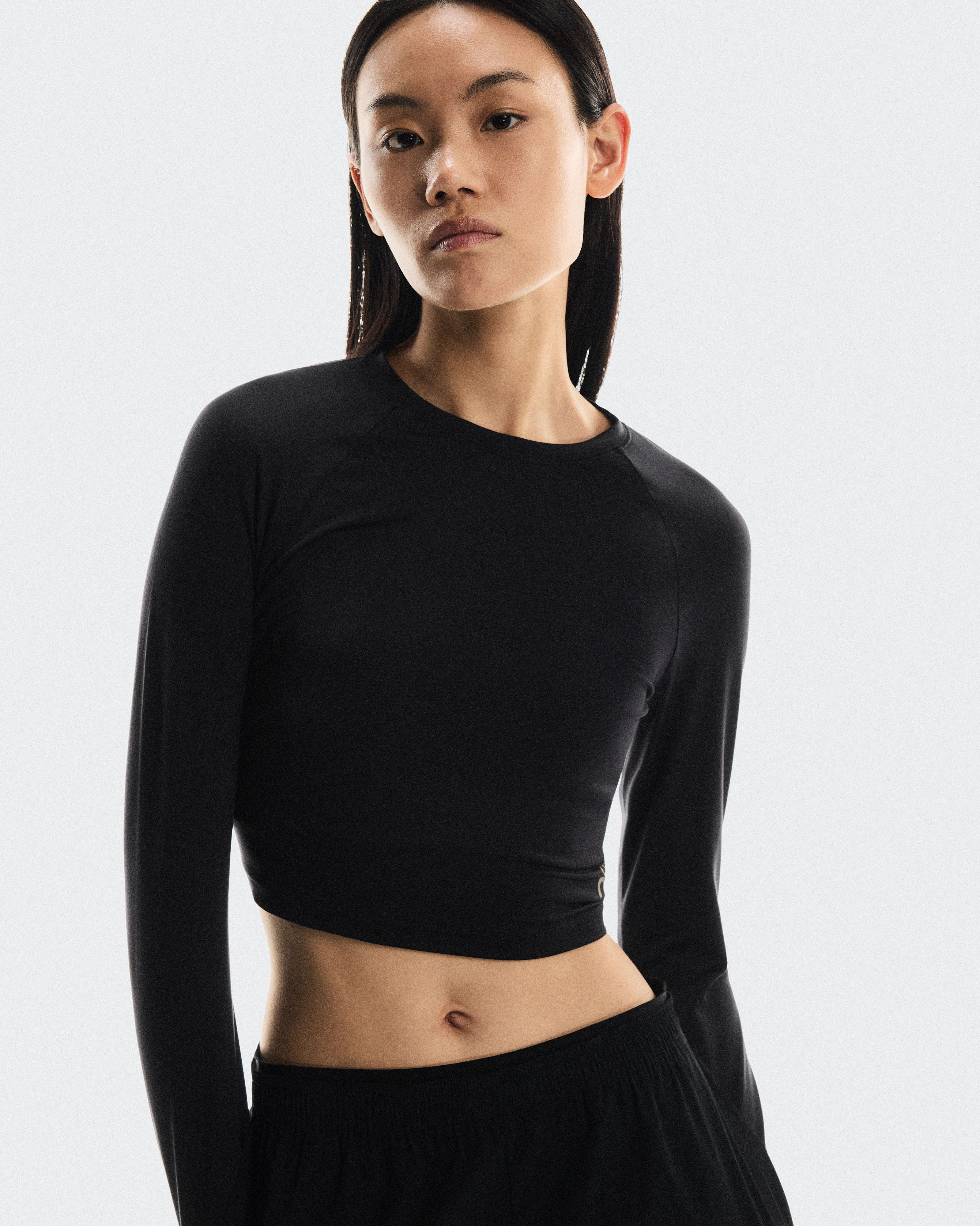 On Studio Long-T Crop Black Women Tops and t-shirts