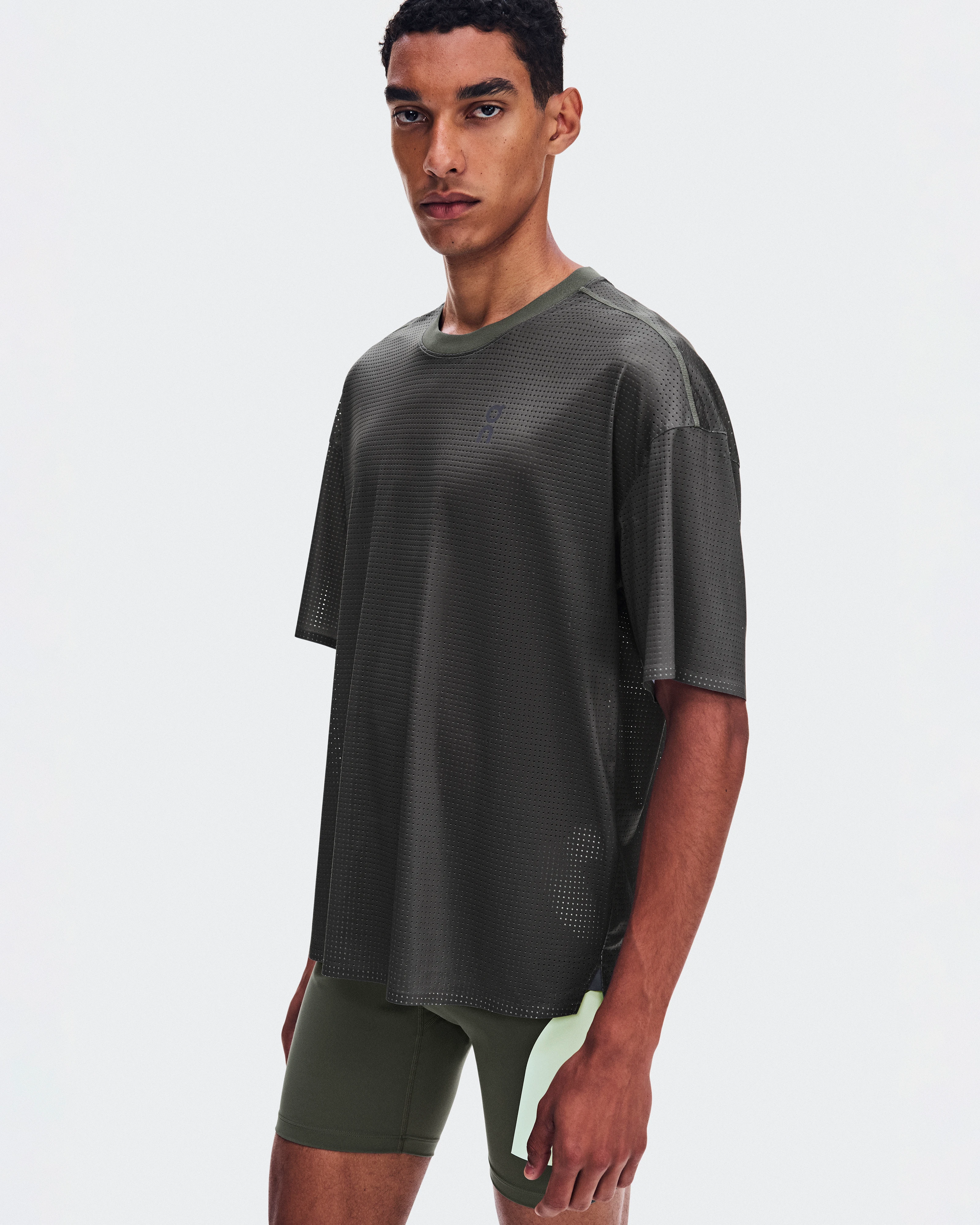 On Oversize Run-T LN1 Mire Unisex Tops and t-shirts