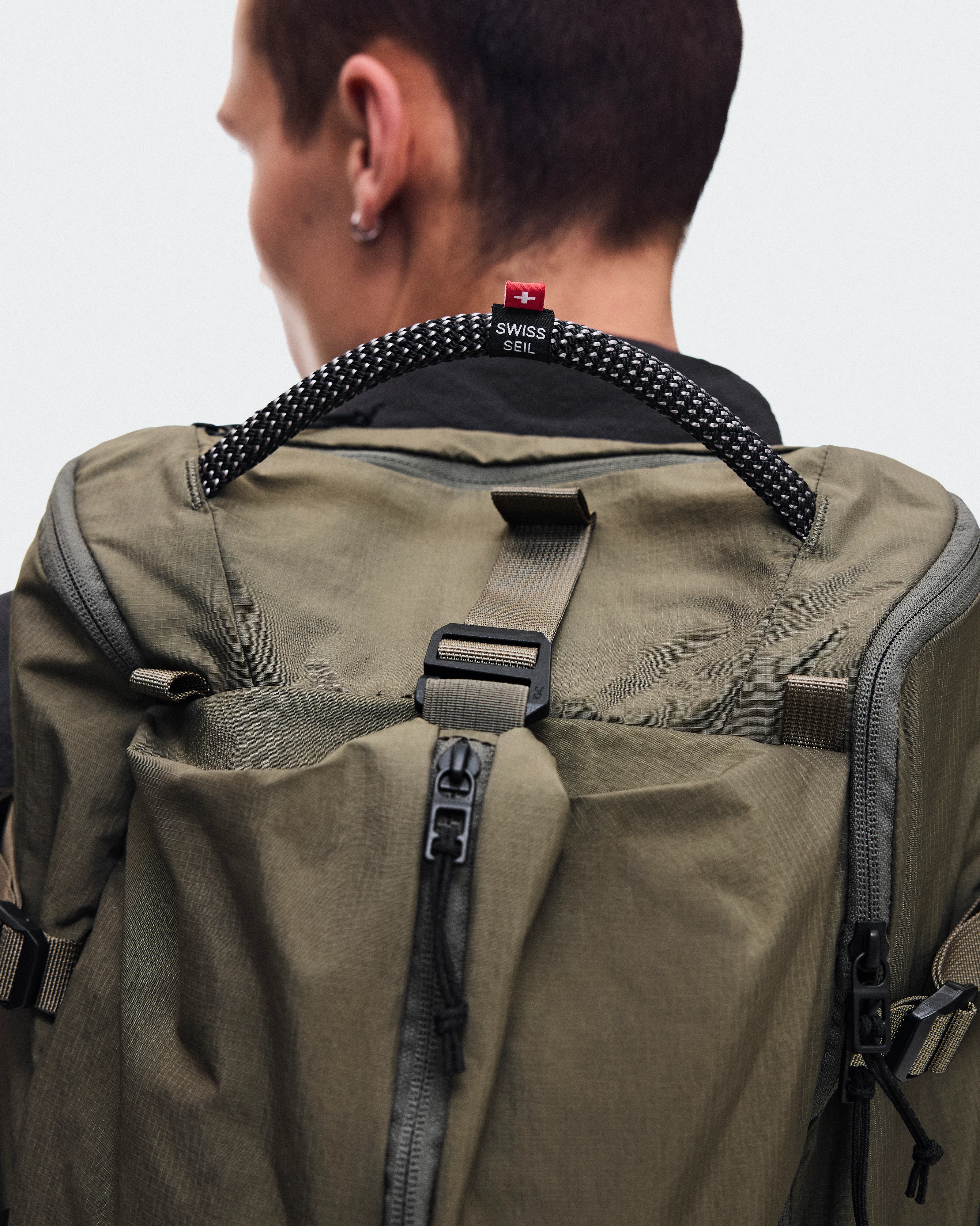 On Speed Pack 30L Olive & Black Unisex Bags