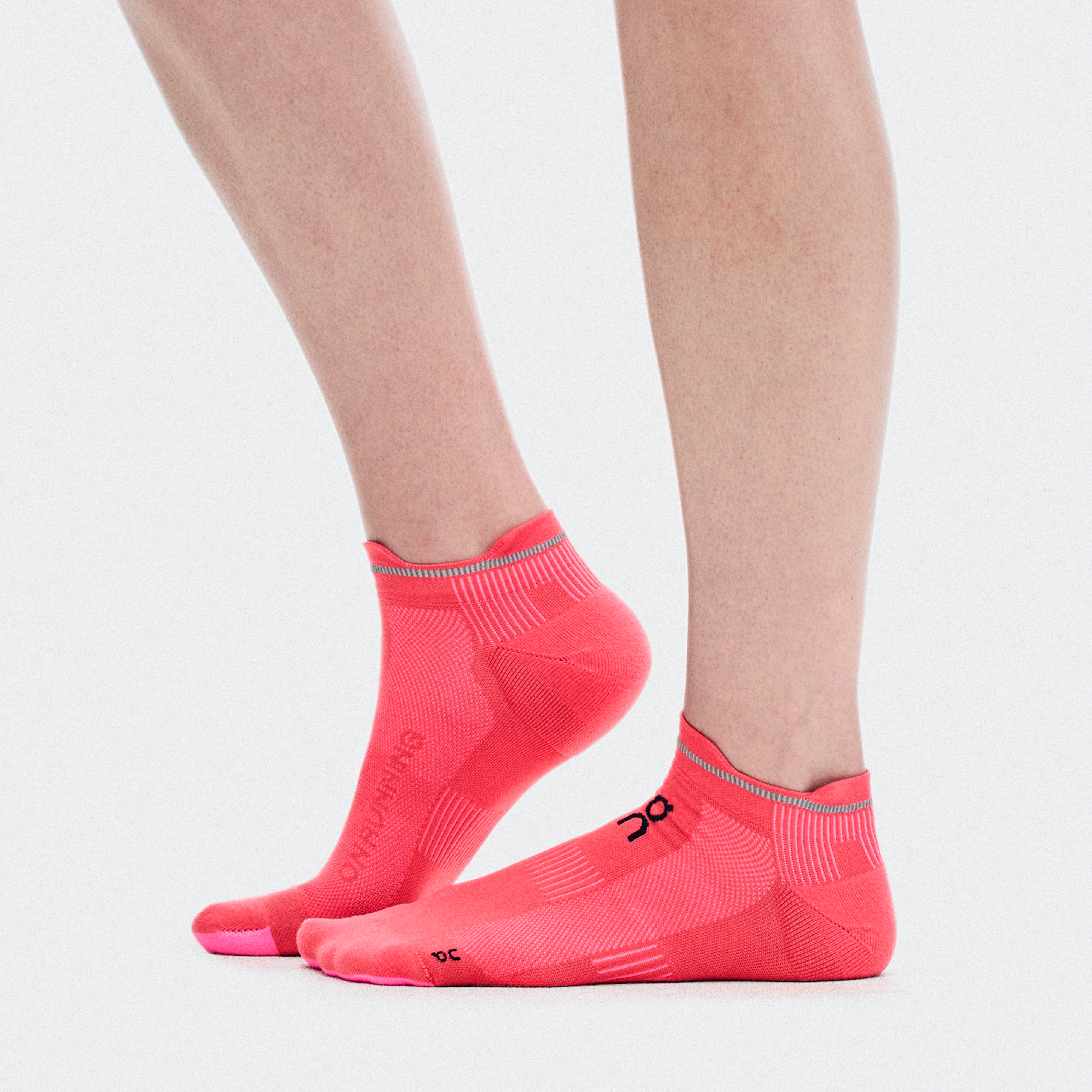 On Elite Run Sock Low Camellia & Azalea Unisex – Racing, moisture-wicking, breathable Socks