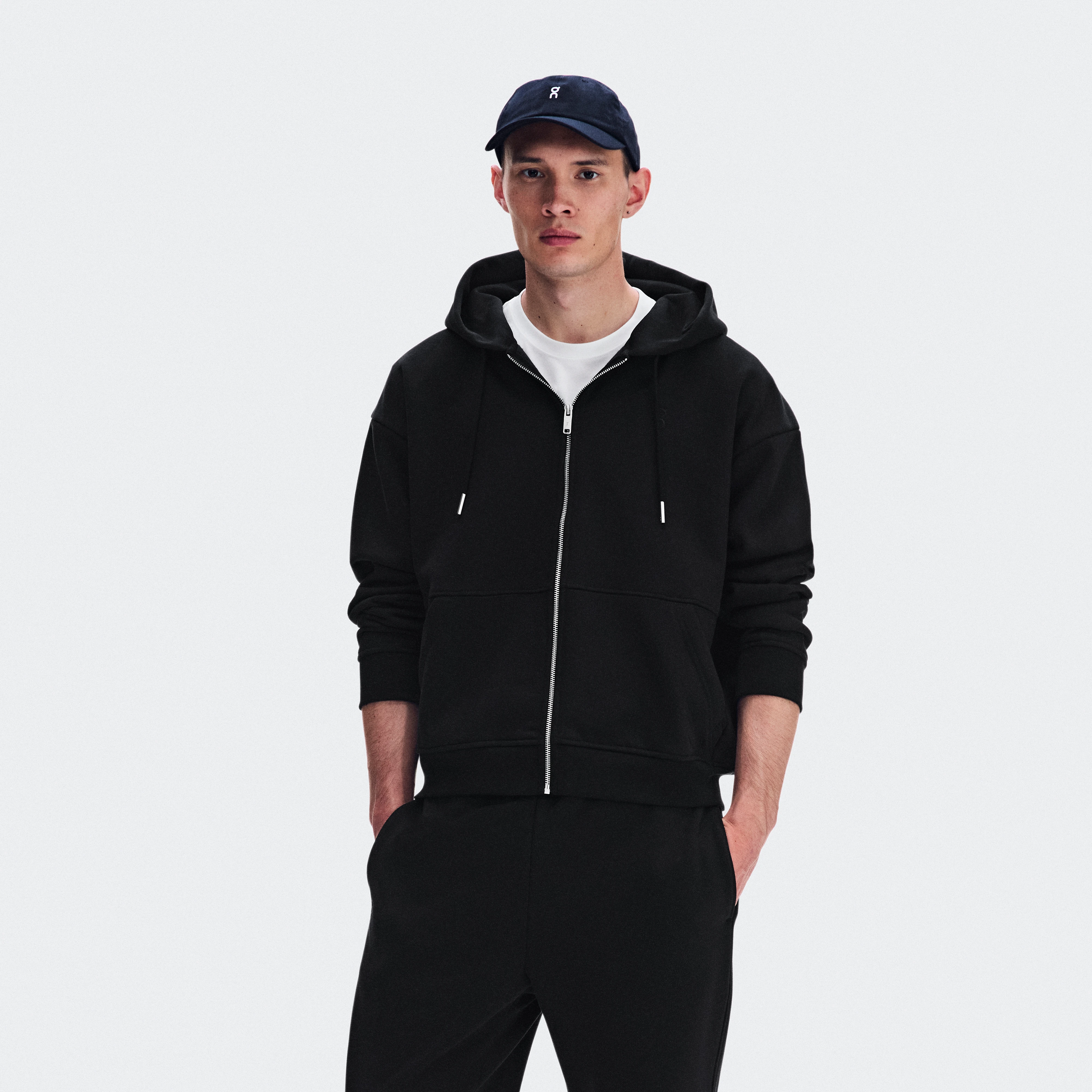 On Club Collective Full Zip Runner Black Men – Elevated everyday wear Hoodies and sweatshirts