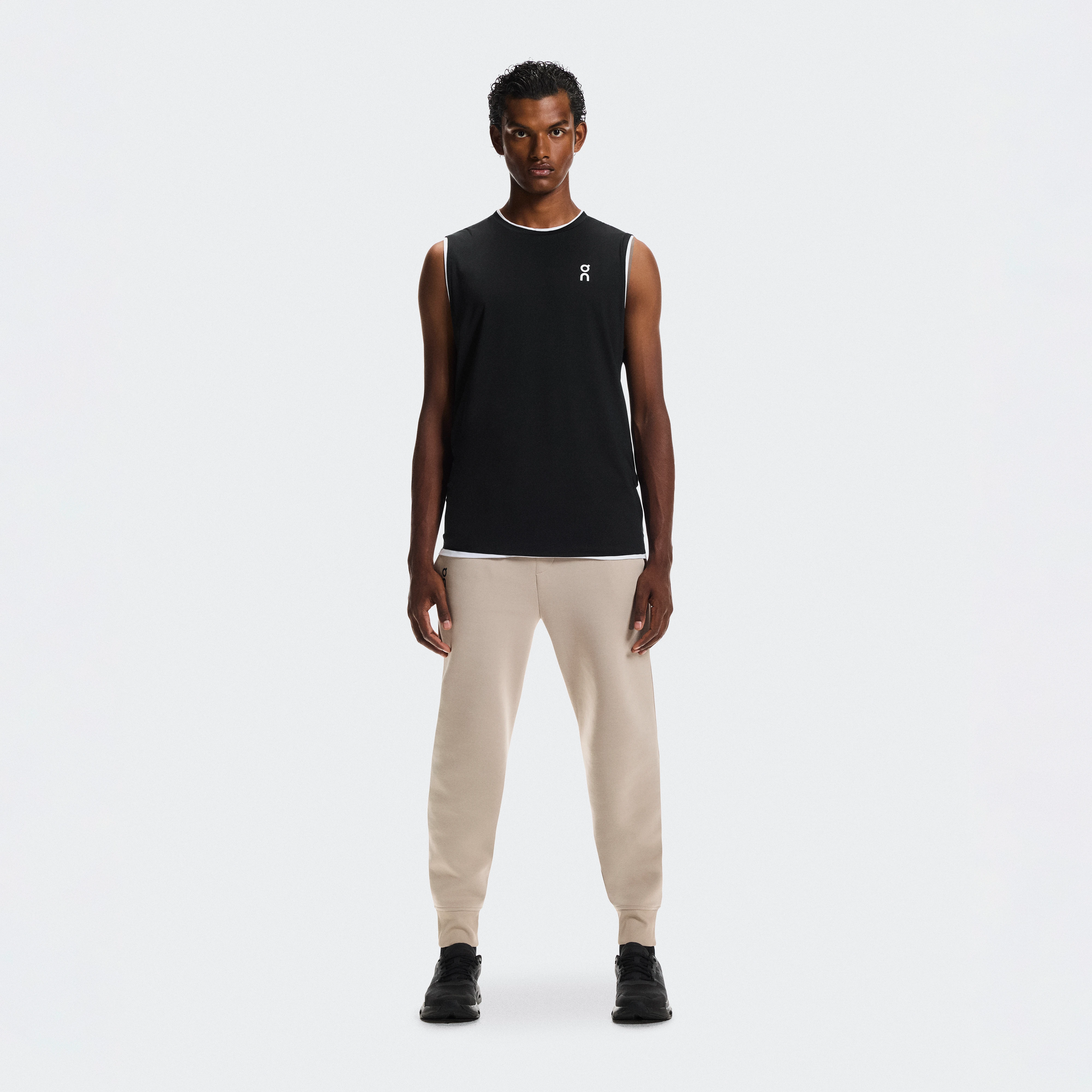 On Focus Tech Sweatpants Desert Men – All-day wear, travel, training Pants