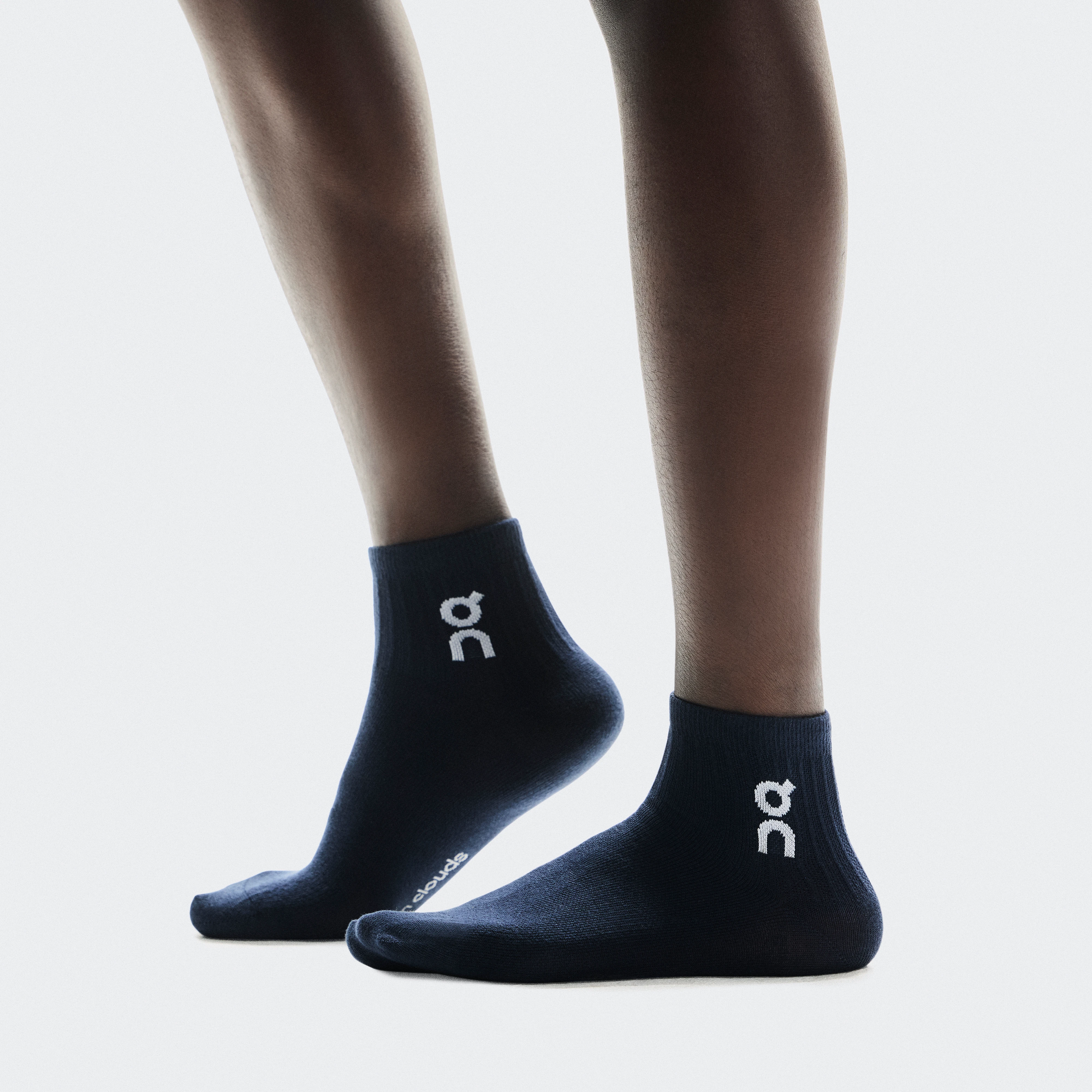 On Logo Sock Mid 3P Navy Unisex – All day, breathable, versatile Socks