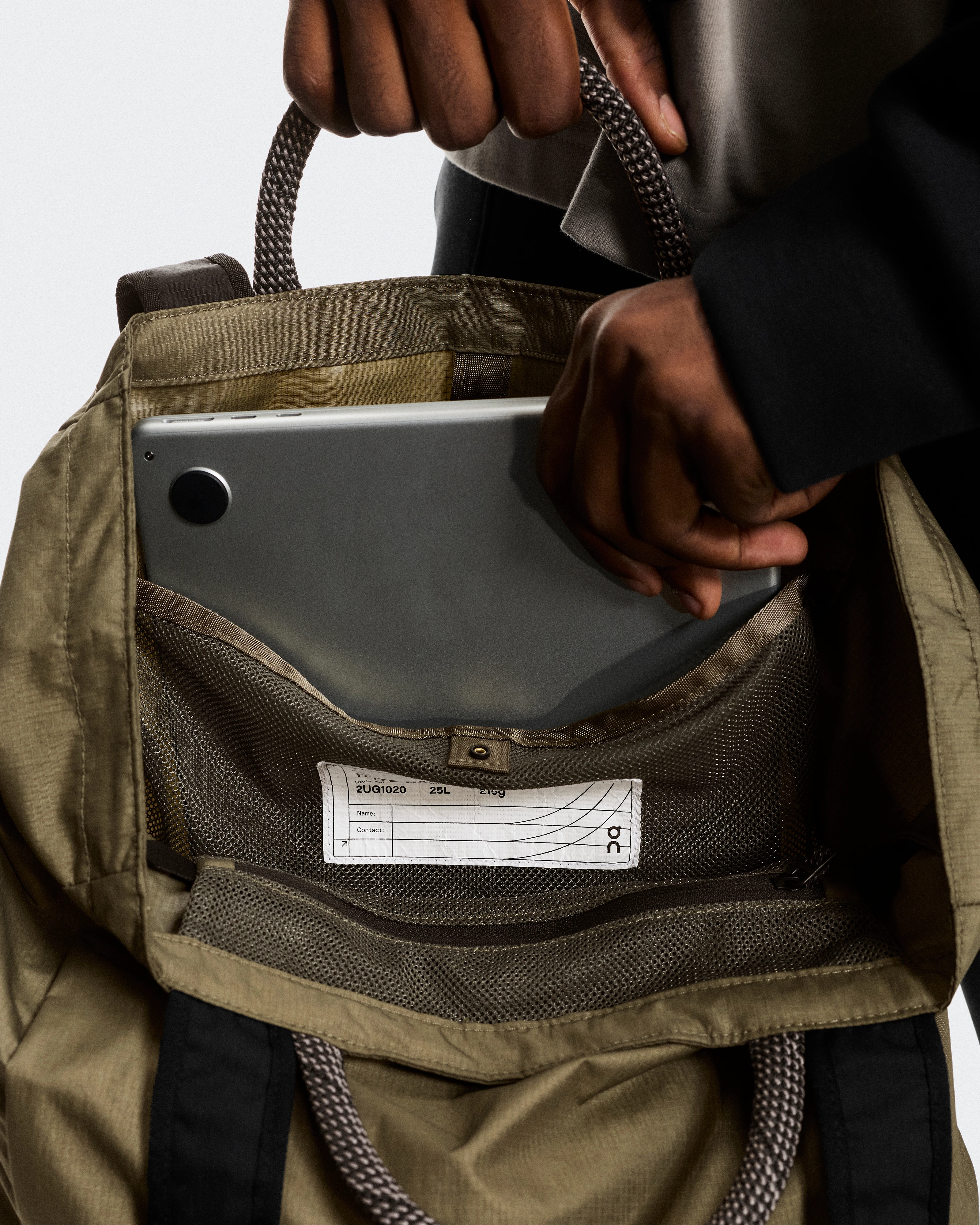 On Tote Pack 25L Olive & Black Unisex Bags