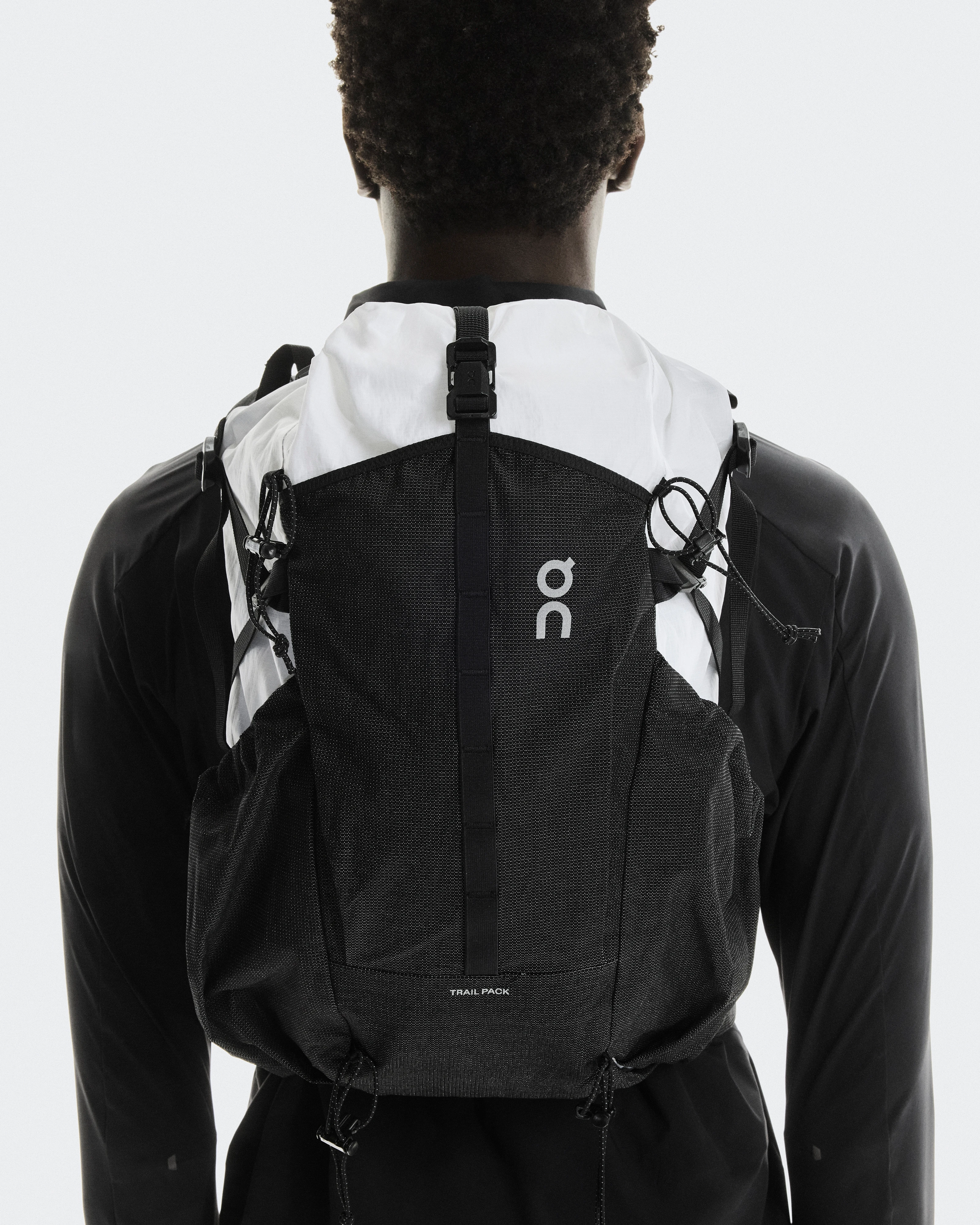 On Trail Pack 20L White & Black Unisex Bags