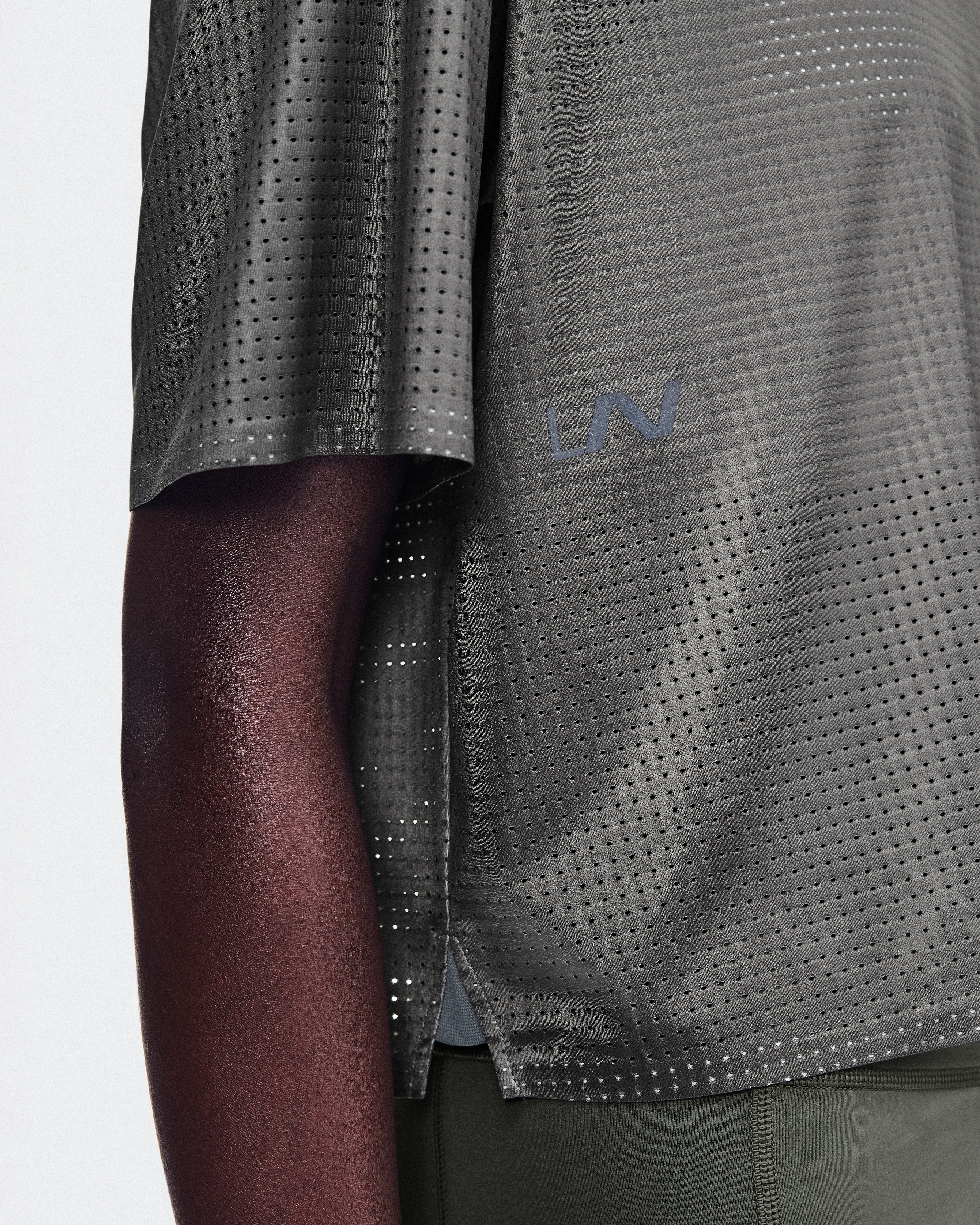 On Cropped Run-T LN1 Mire Unisex Tops and t-shirts
