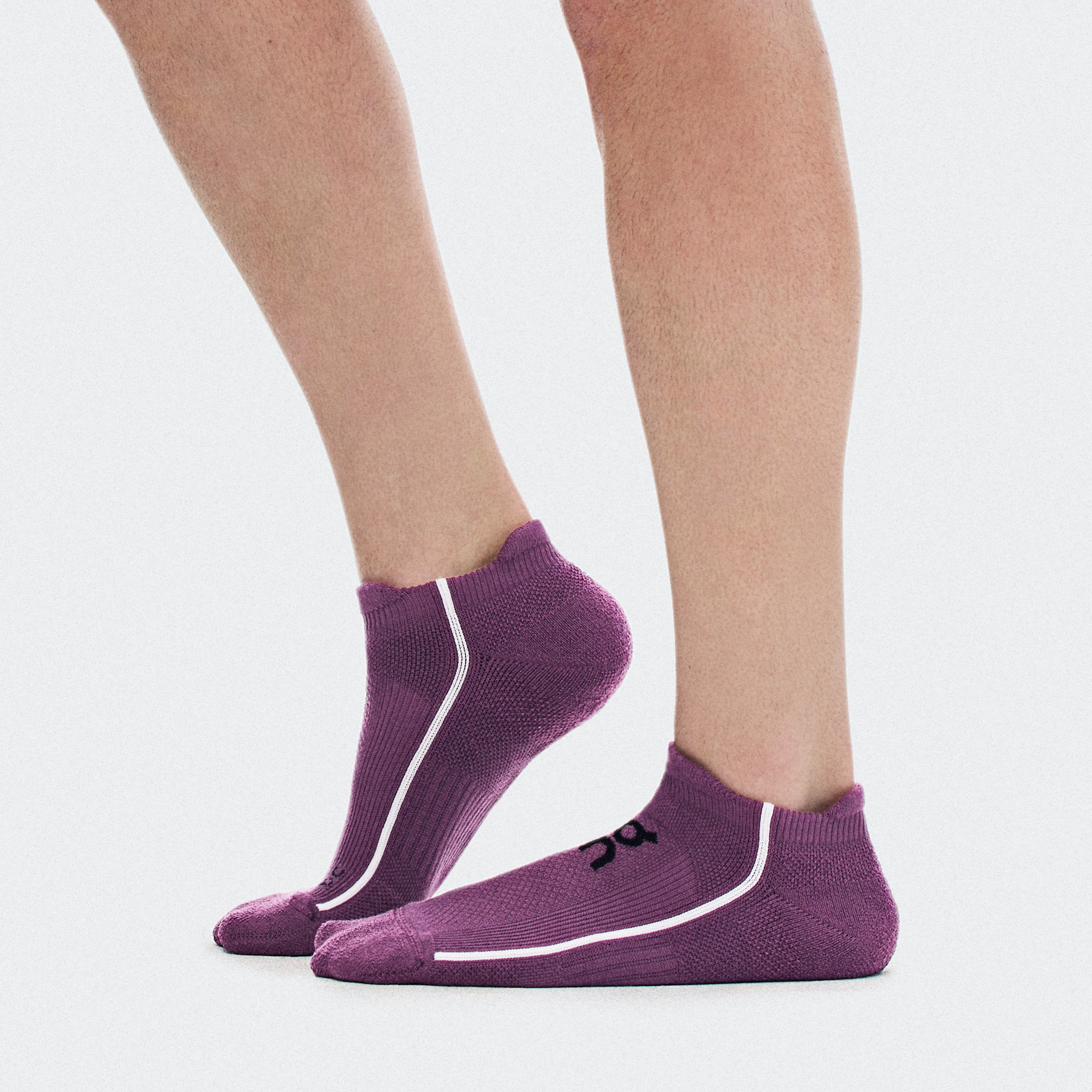 On Court Sock Low Cassis & White Unisex – Performance tennis, cushioned, breathable Socks