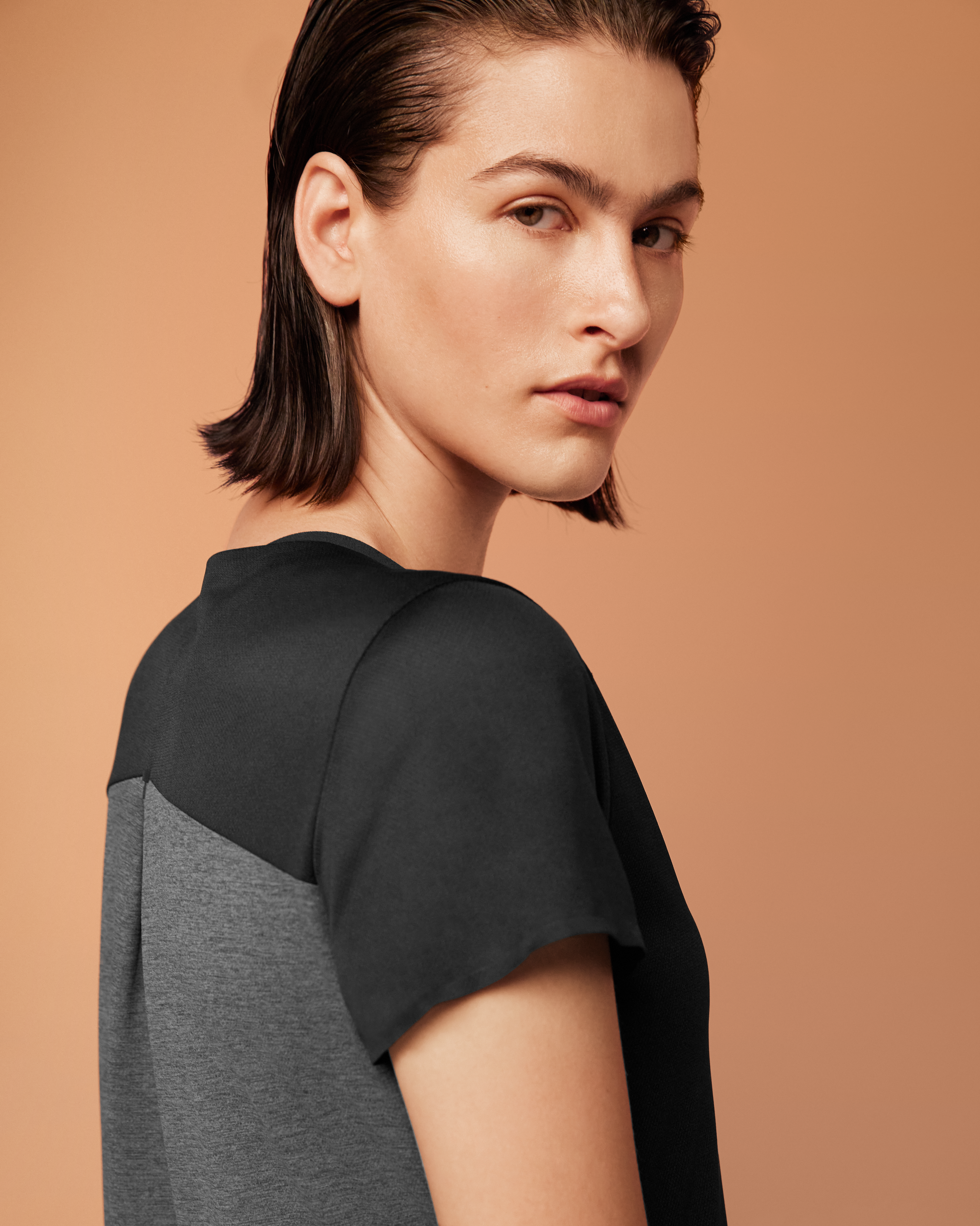 On Performance-T Black & Dark Women Tops and t-shirts