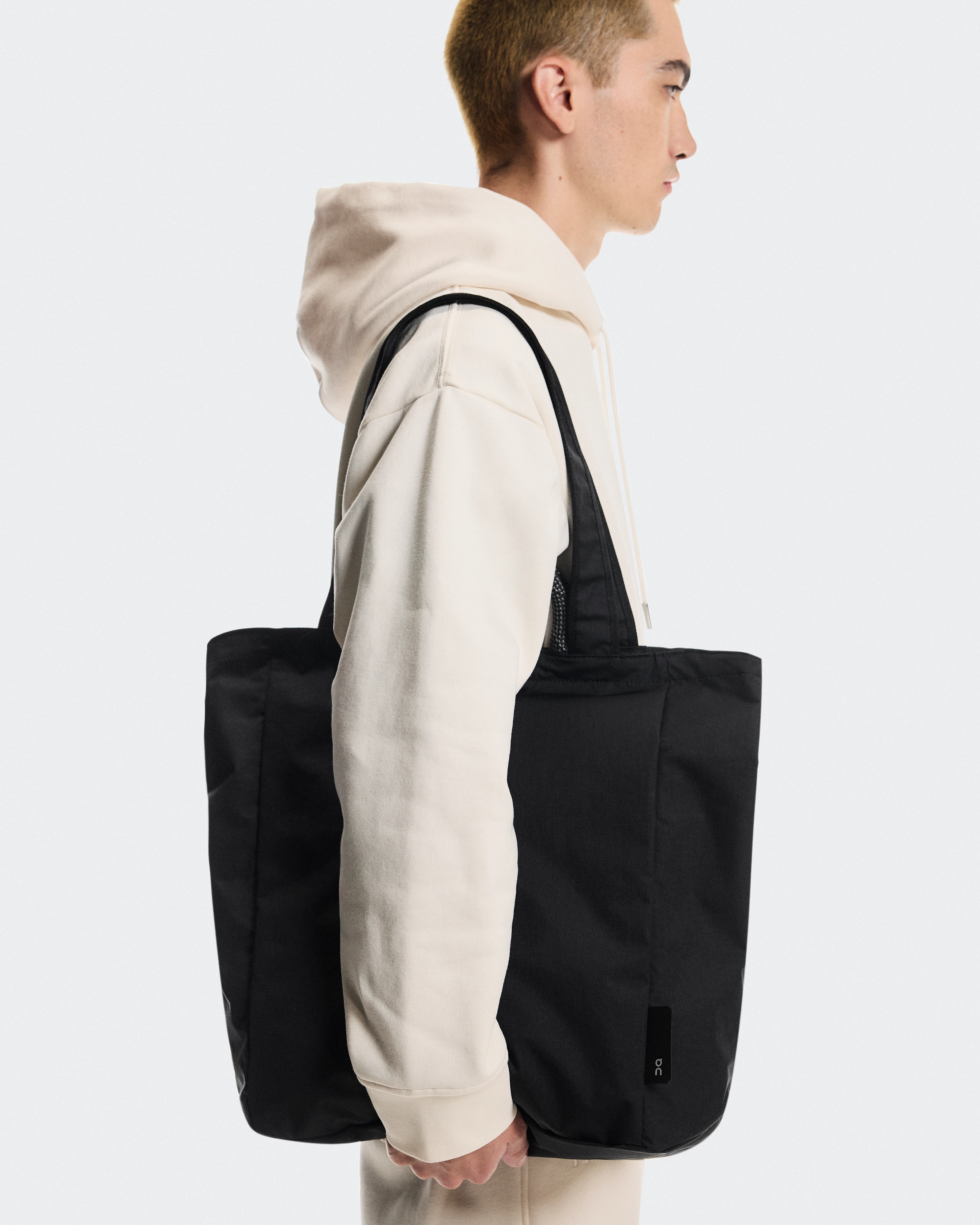 On Tote Pack 25L Black Unisex Bags