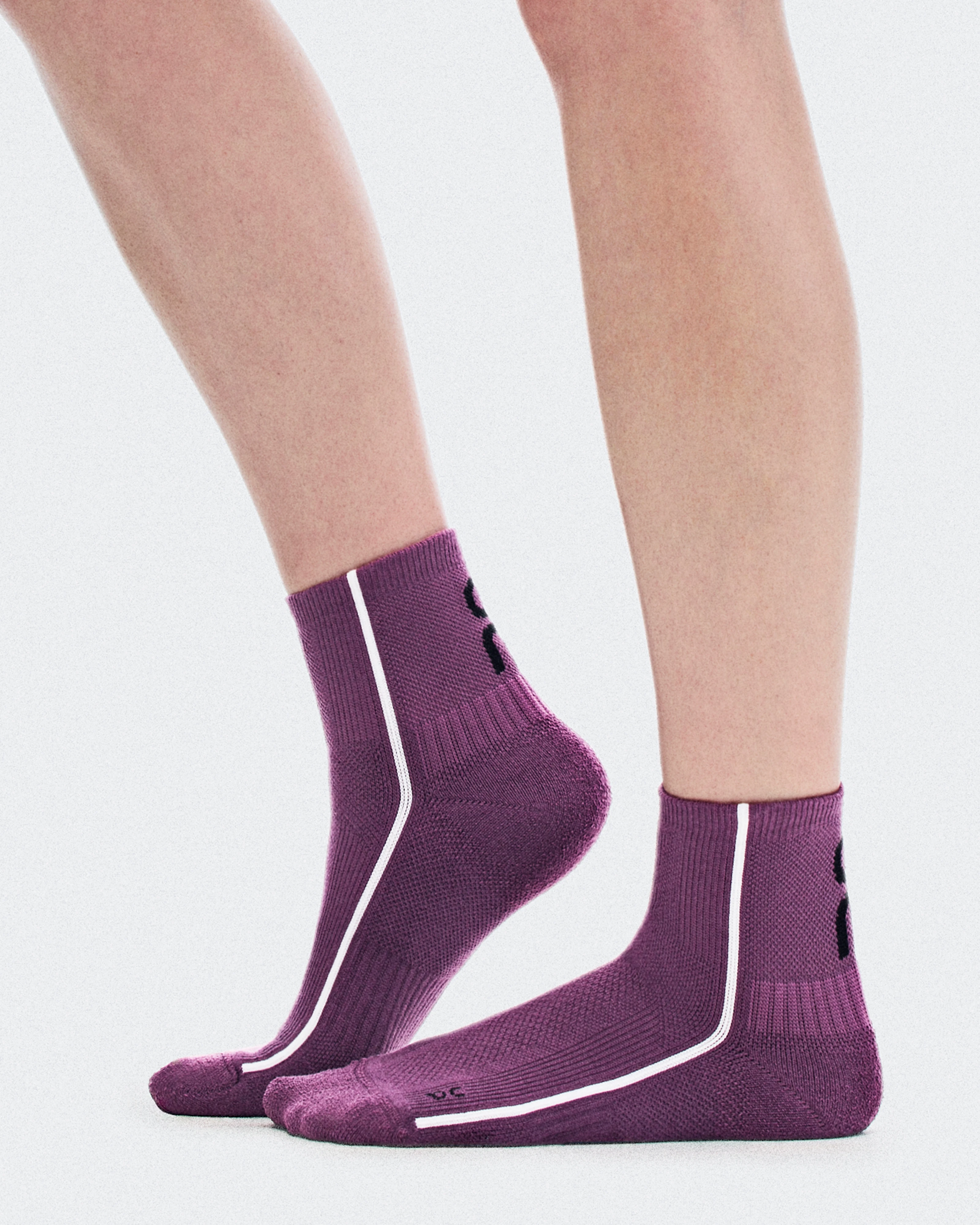 On Court Sock Mid Cassis & White Unisex Socks
