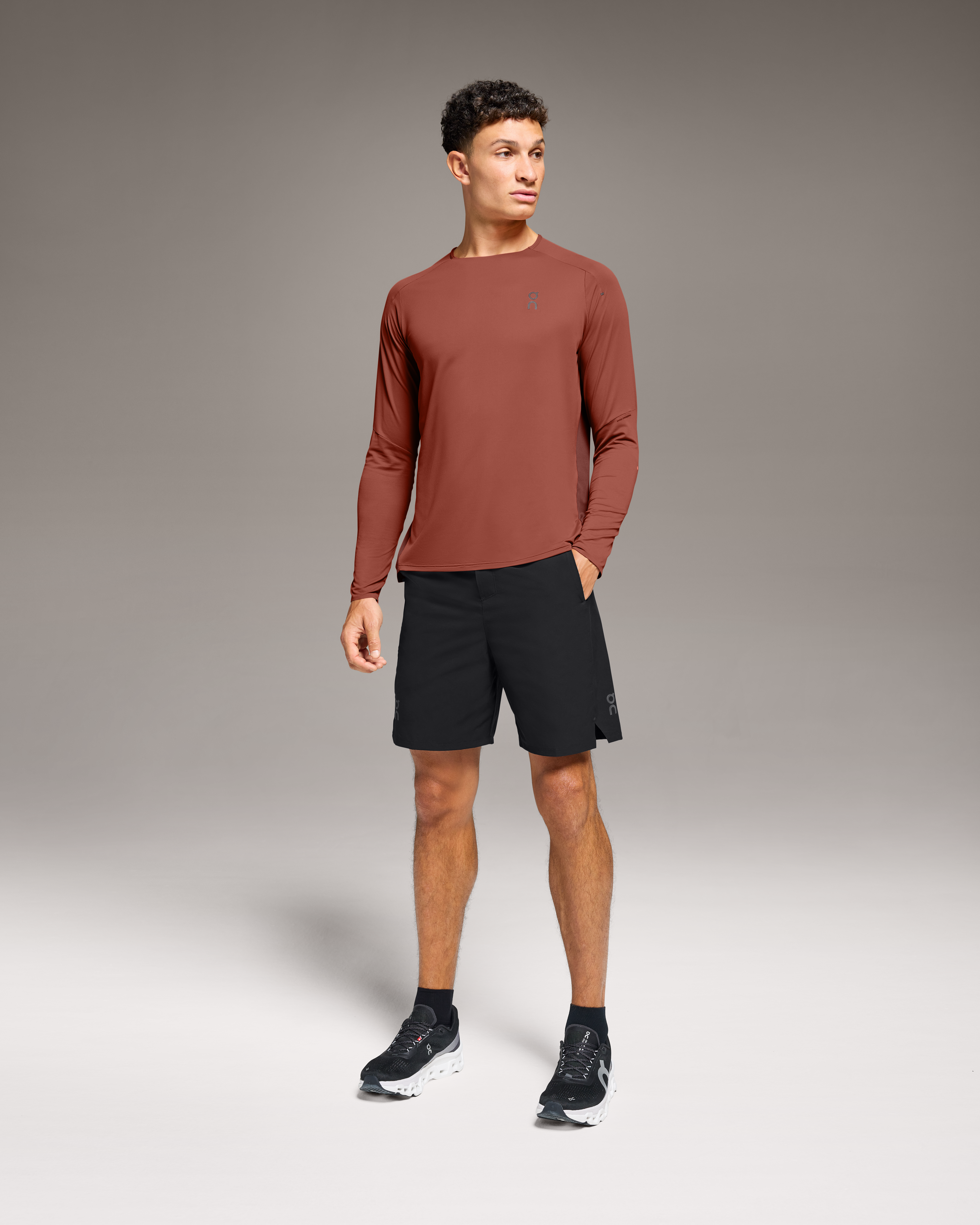 Performance Hybrid Short Shorts in Black
