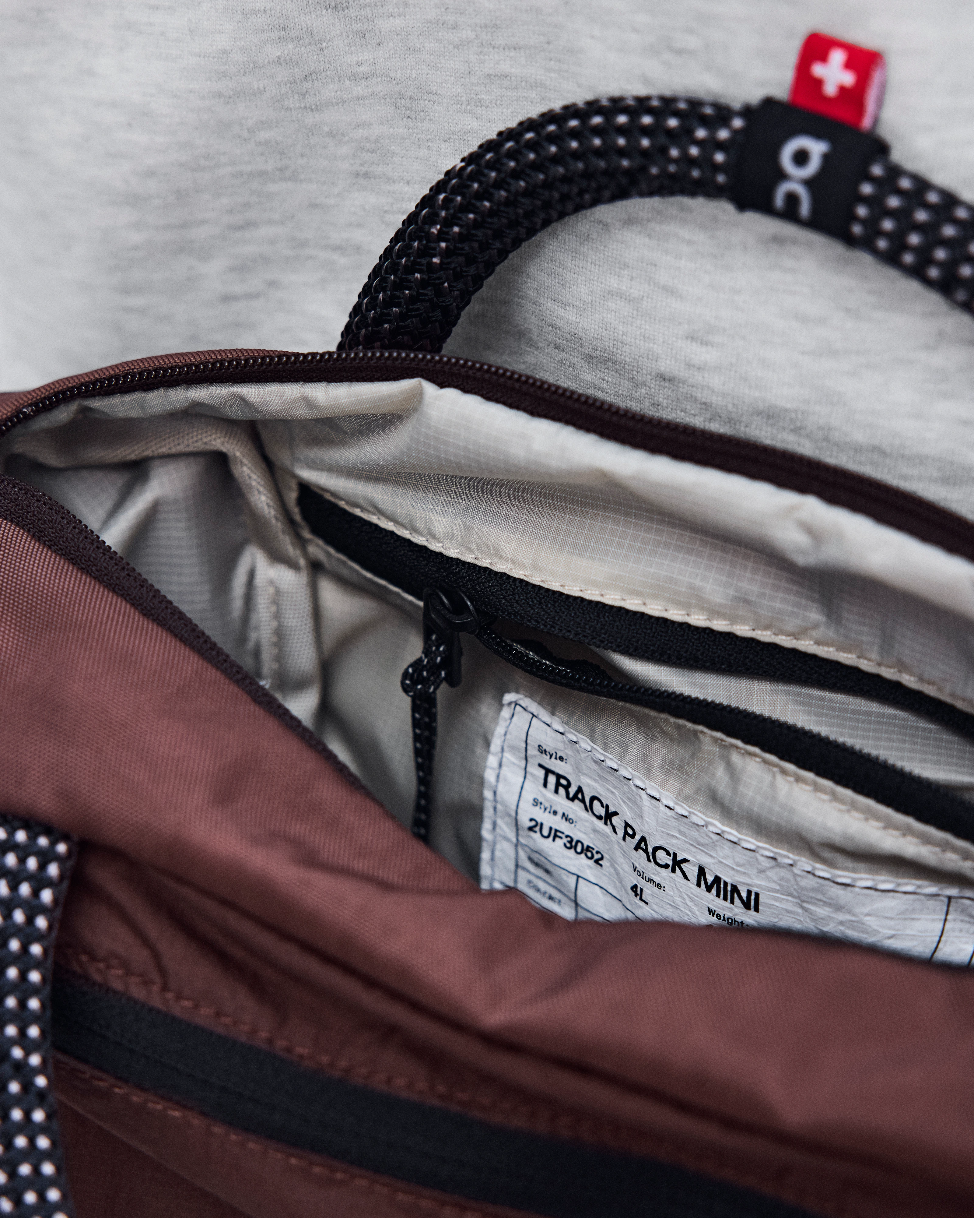 On Track Pack Mini Elite Cacao & Black Unisex Bags