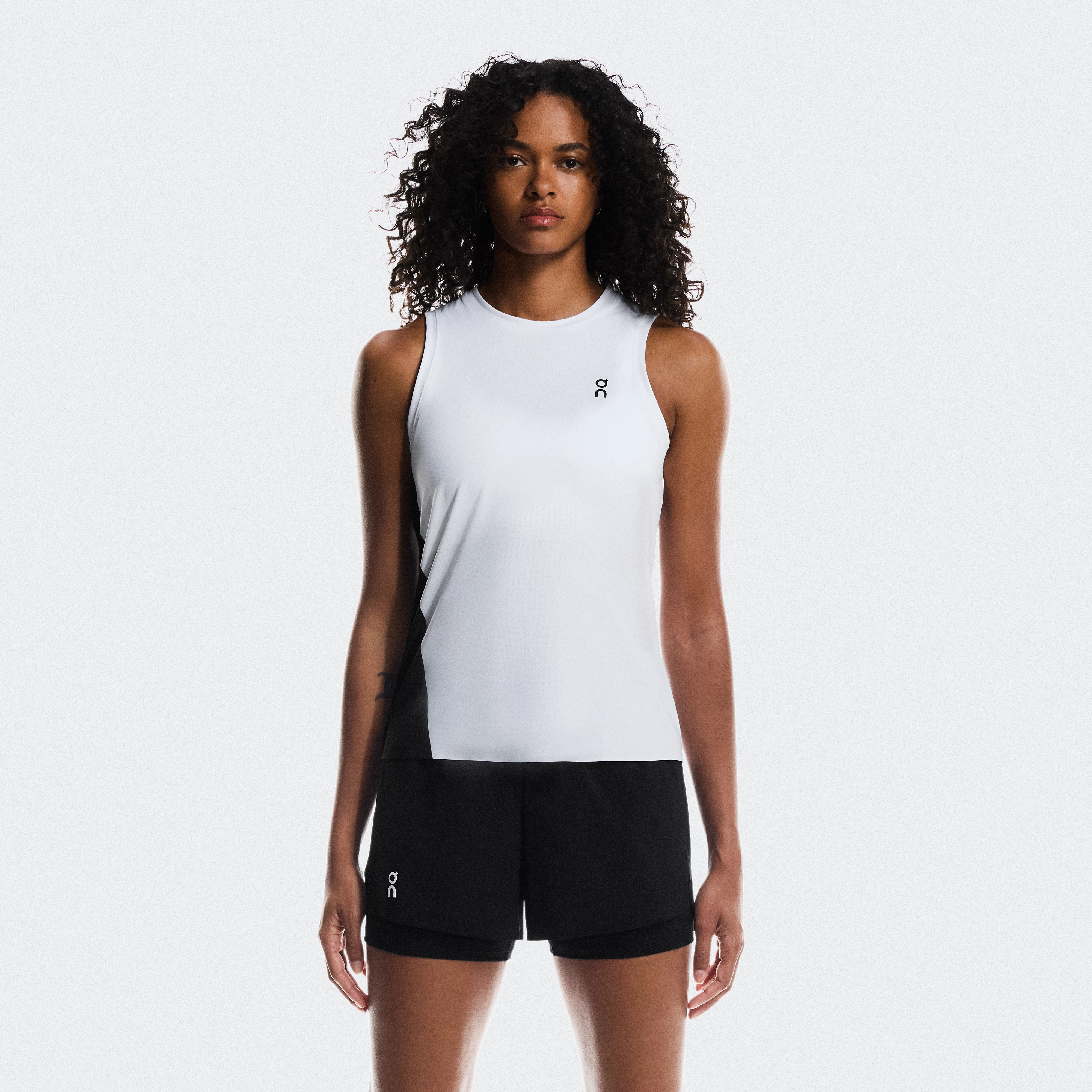 On Court Tank White & Black Women – Performance tennis, racket sports, lightweight Tops and t-shirts