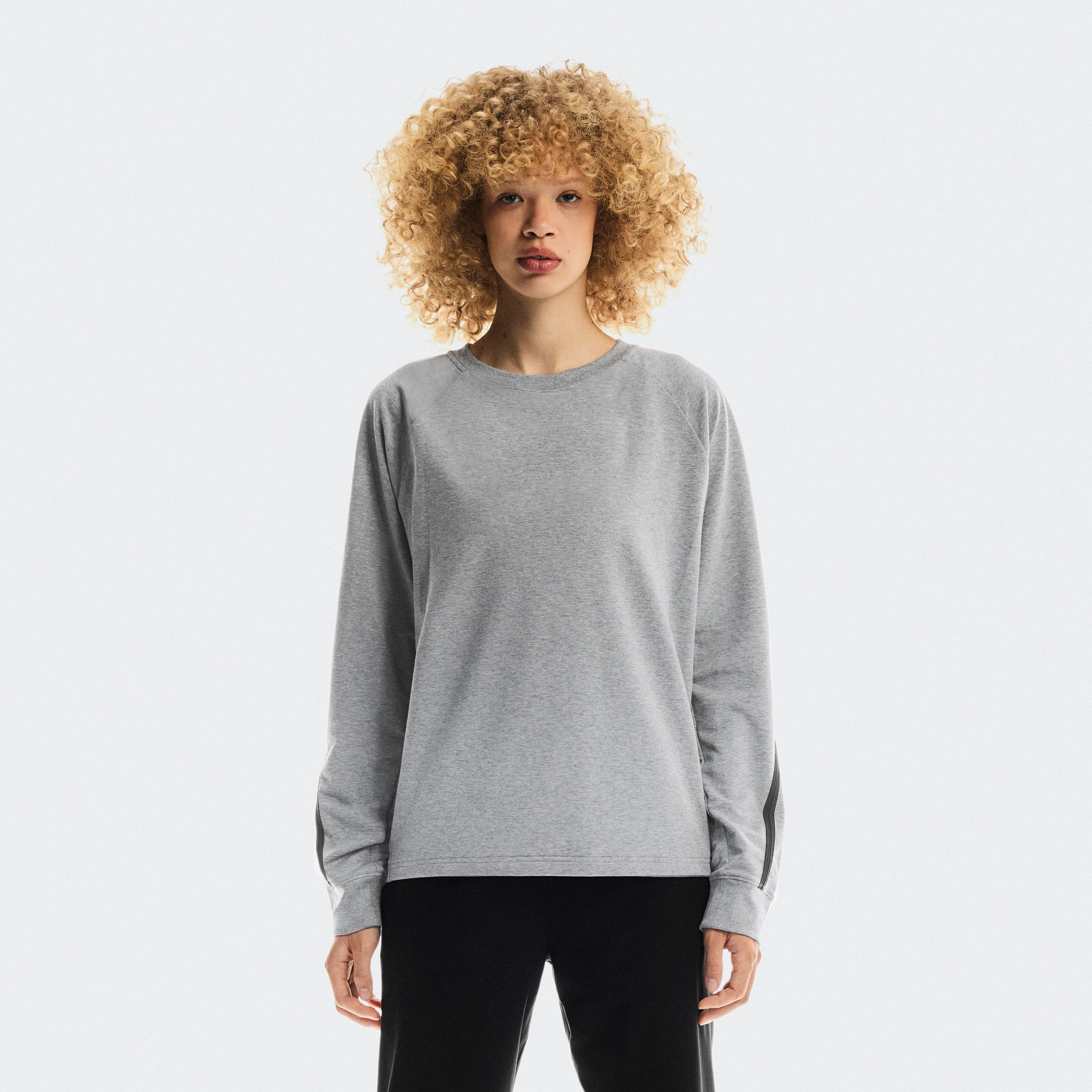 On Studio Crew Basalt Women – Low-intensity activities, all-day wear, travel Hoodies and sweatshirts