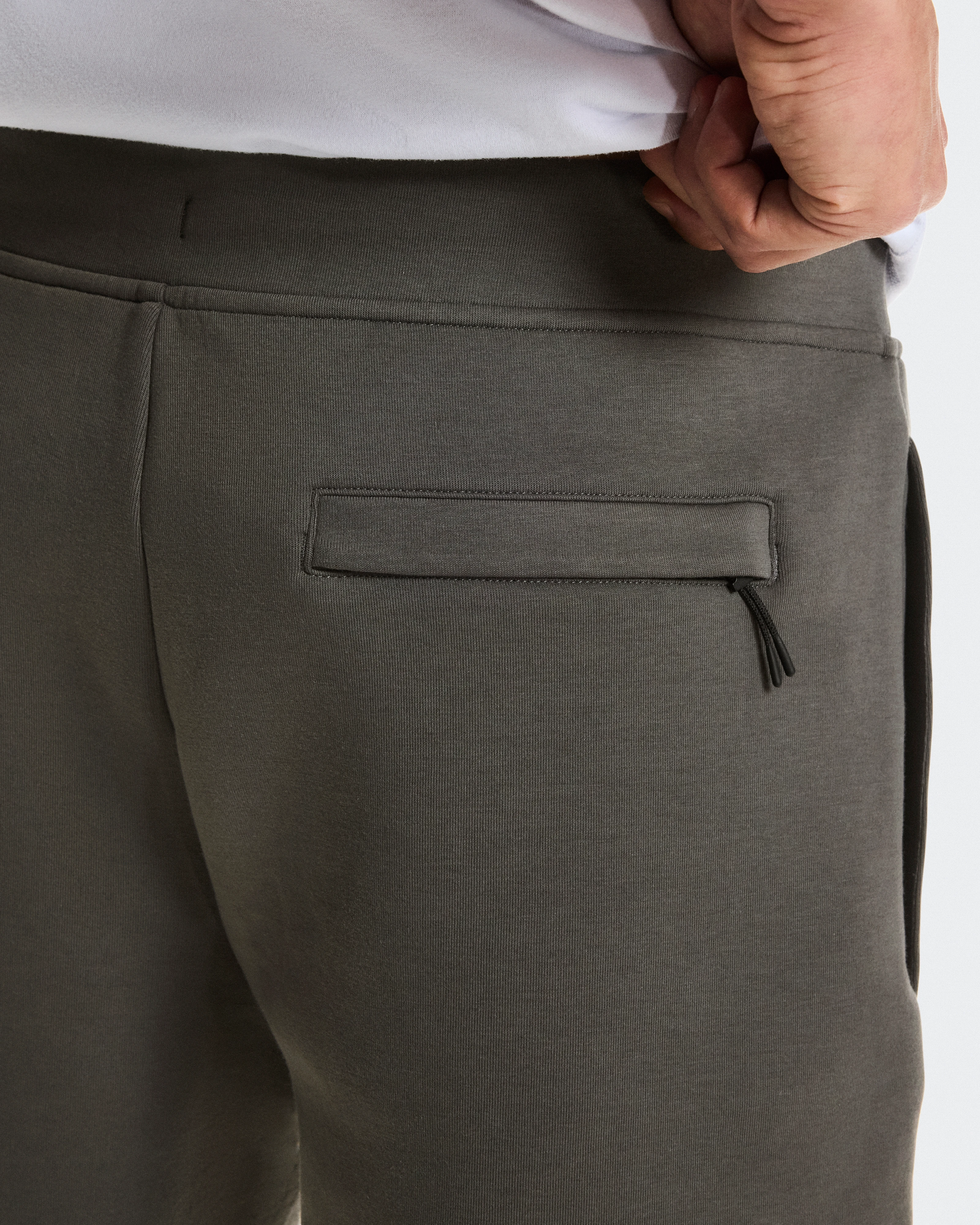 On Focus Tech Shorts Shadow Men Shorts
