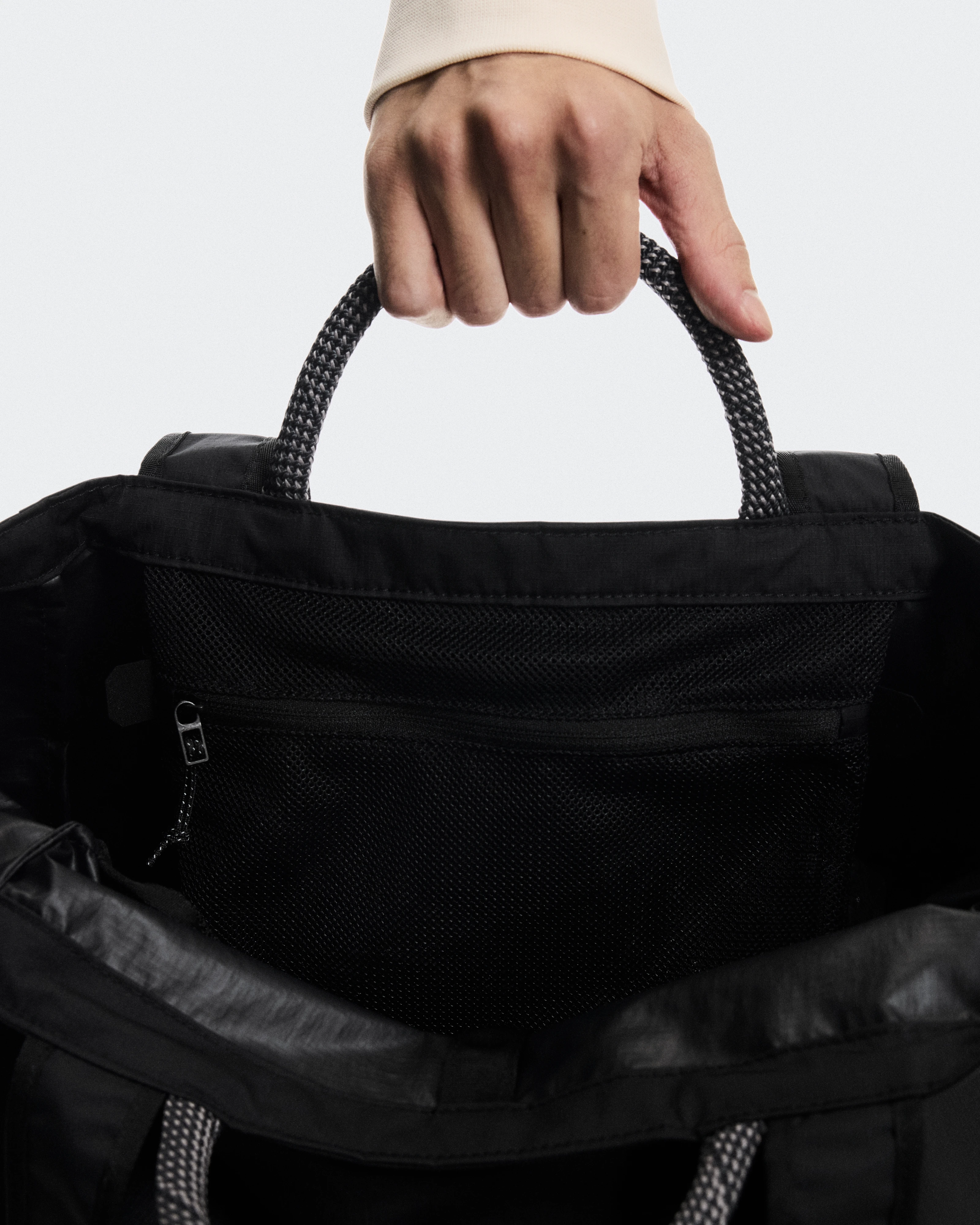 On Tote Pack 25L Black Unisex Bags