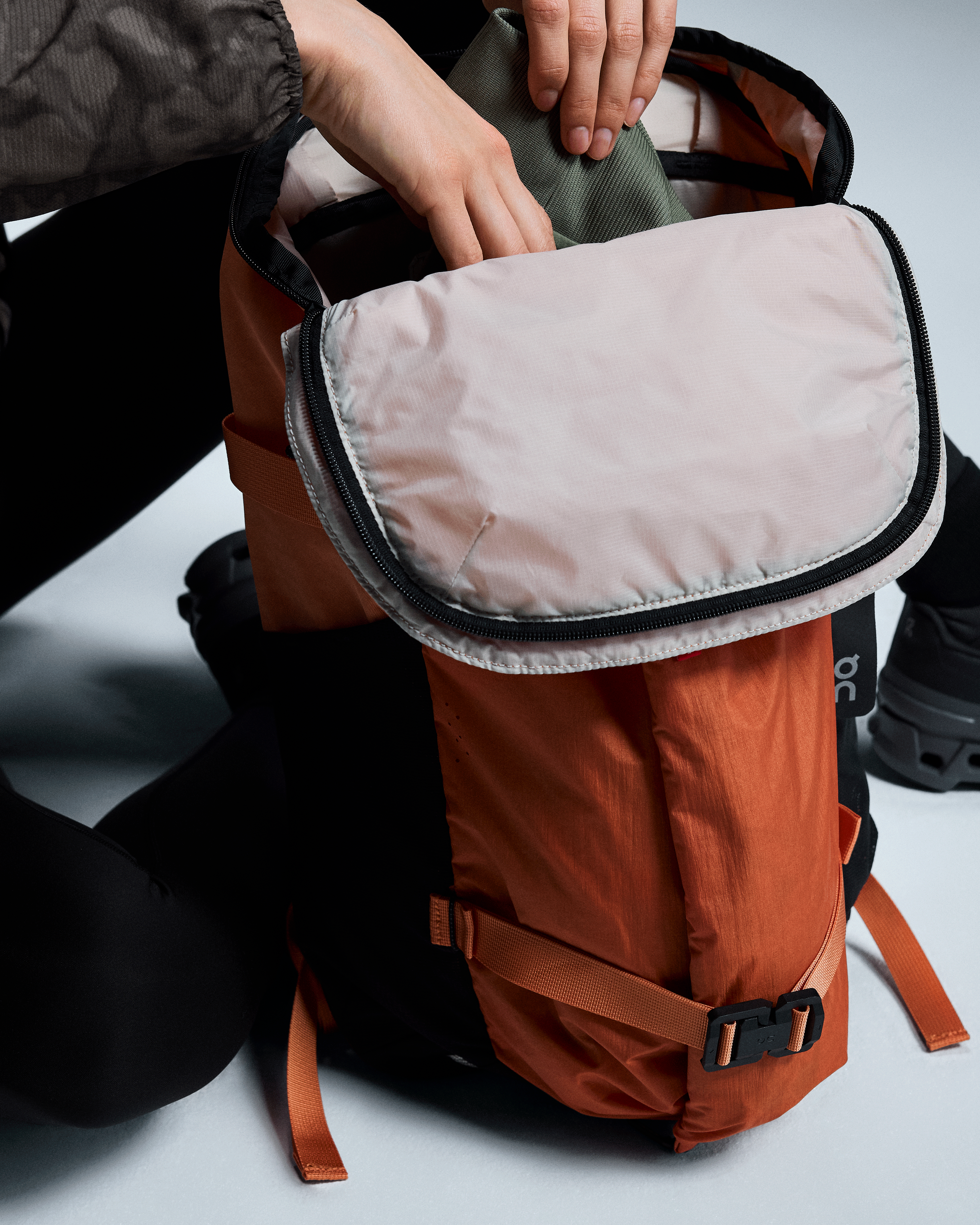 On Speed Pack 24L Elite Desert Glow Unisex Bags