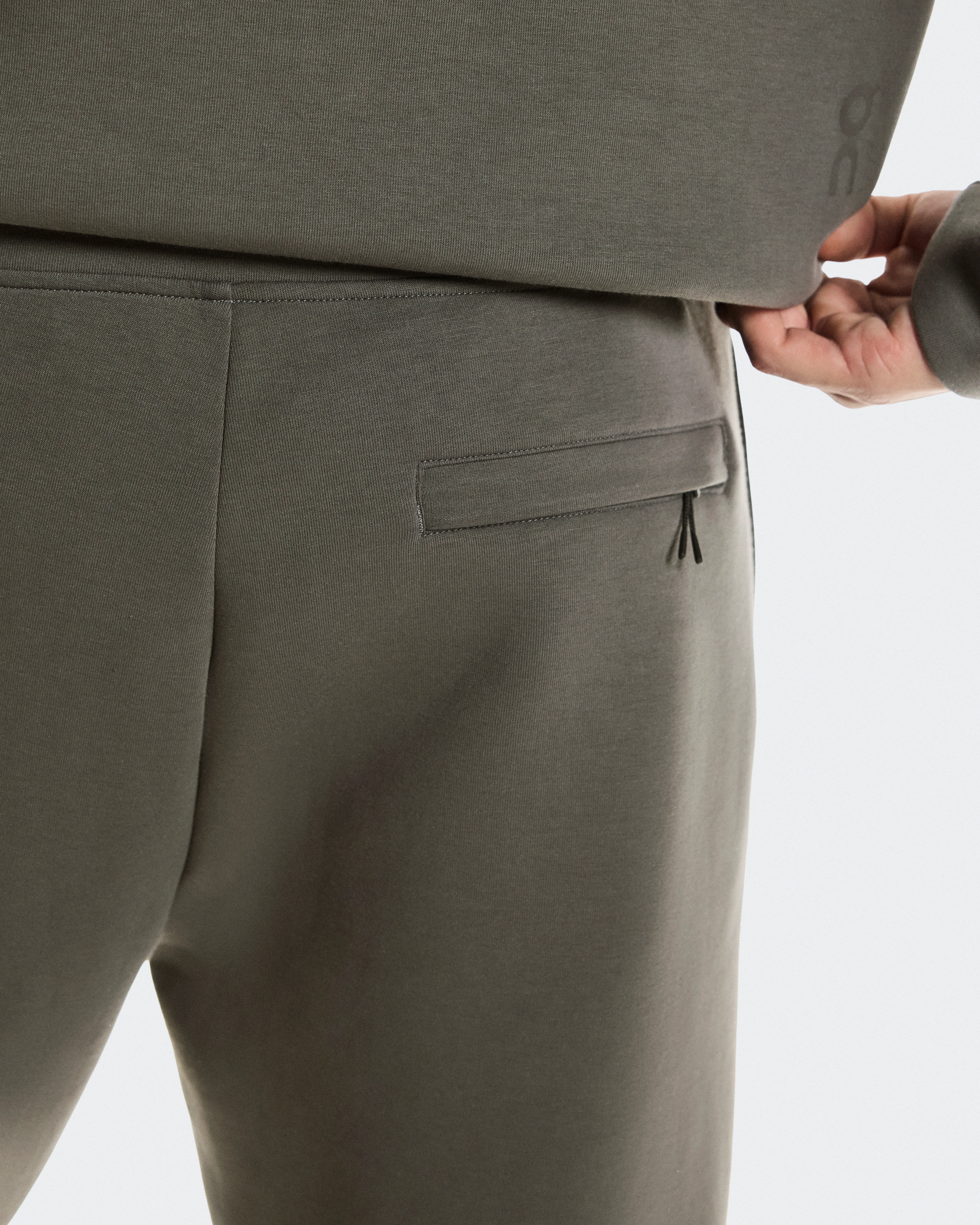 On Focus Tech Sweatpants Shadow Men Pants