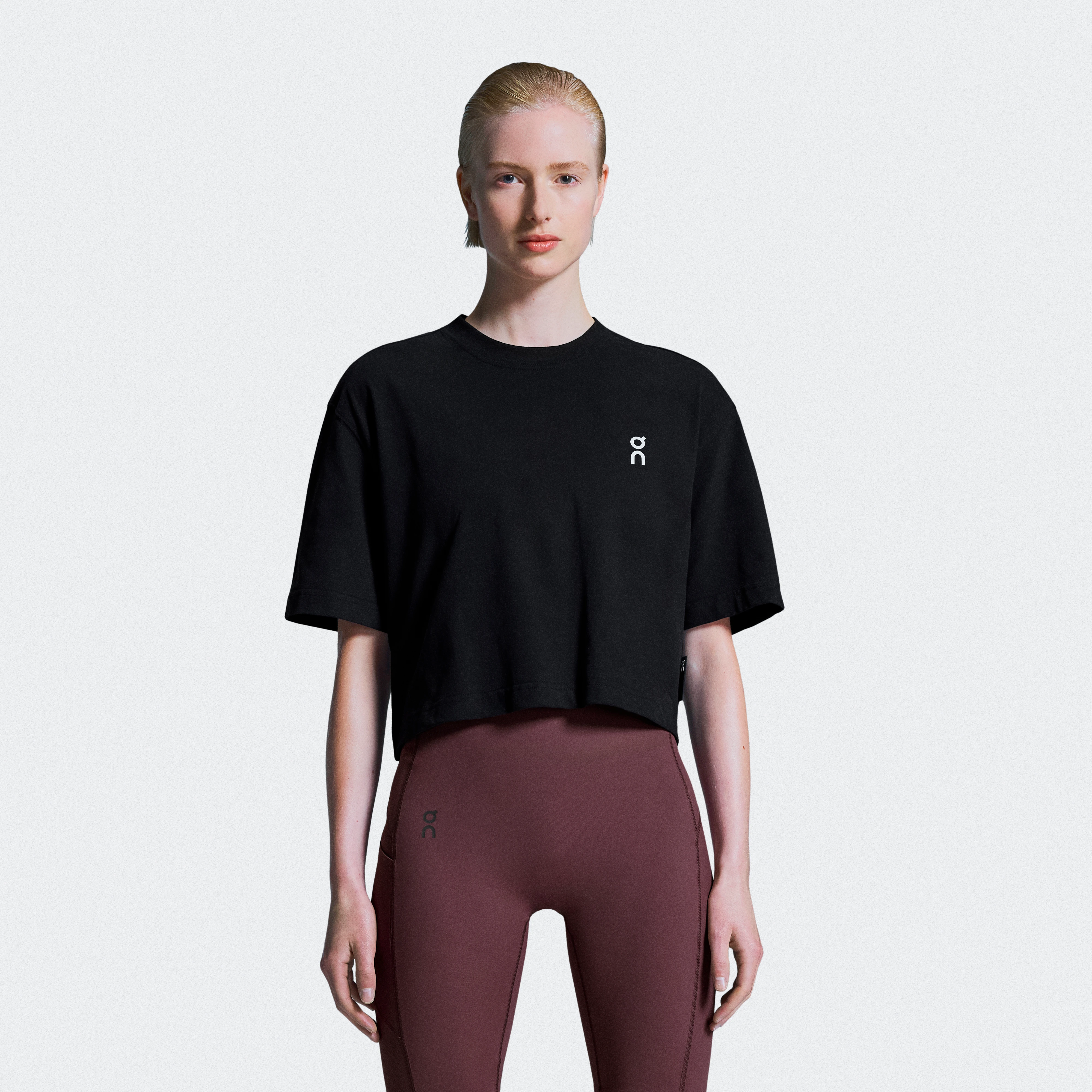 On Club Boxy-T Black Women – All-day wear, recovery, travel Tops and t-shirts