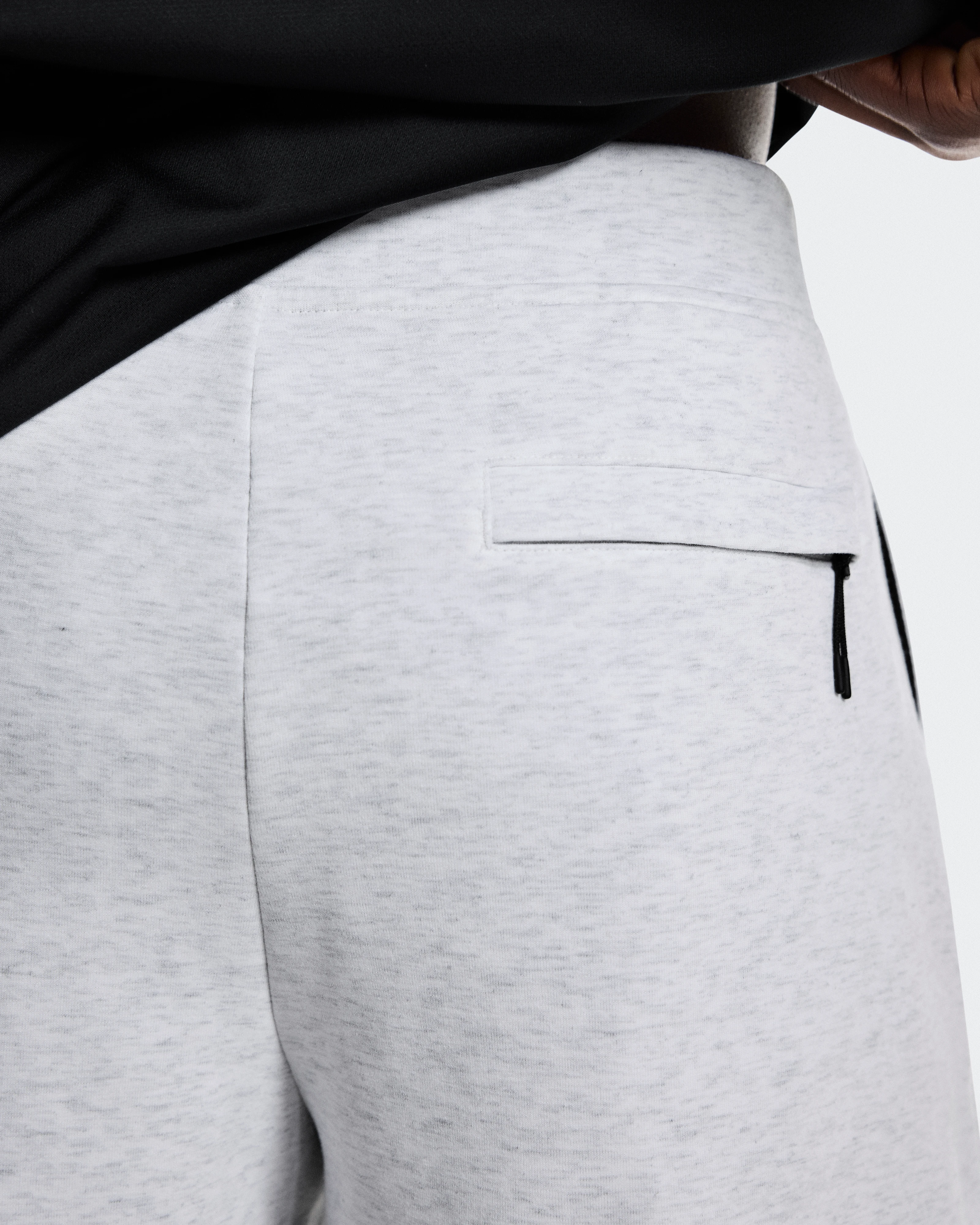 On Focus Tech Shorts Crater Men Shorts
