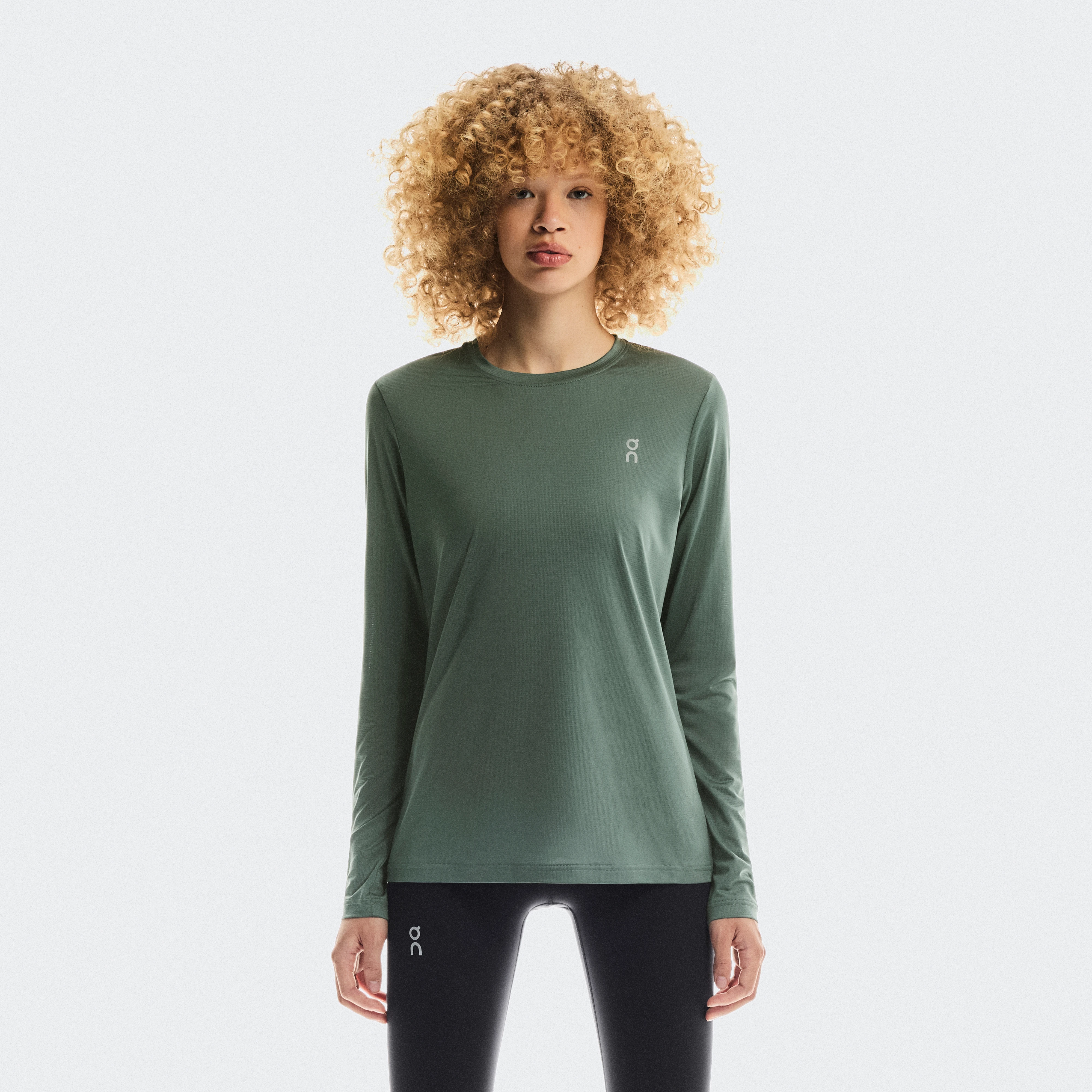 On Core Long-T Olive Women – Cold-weather runs, basics, recovery Tops and t-shirts