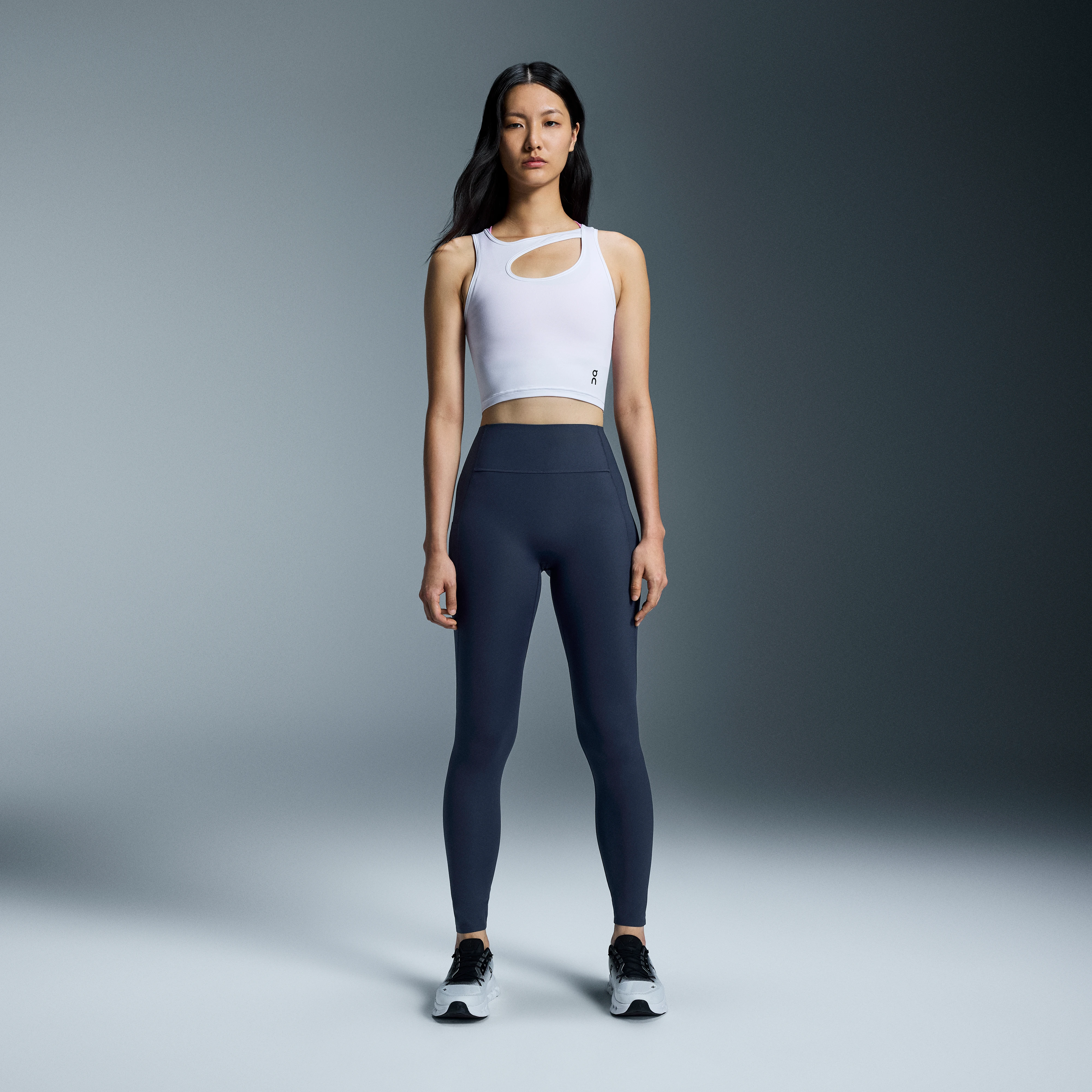 On Studio Tights Midnight Women – Low-intensity, buttery soft, form-fitting Tights