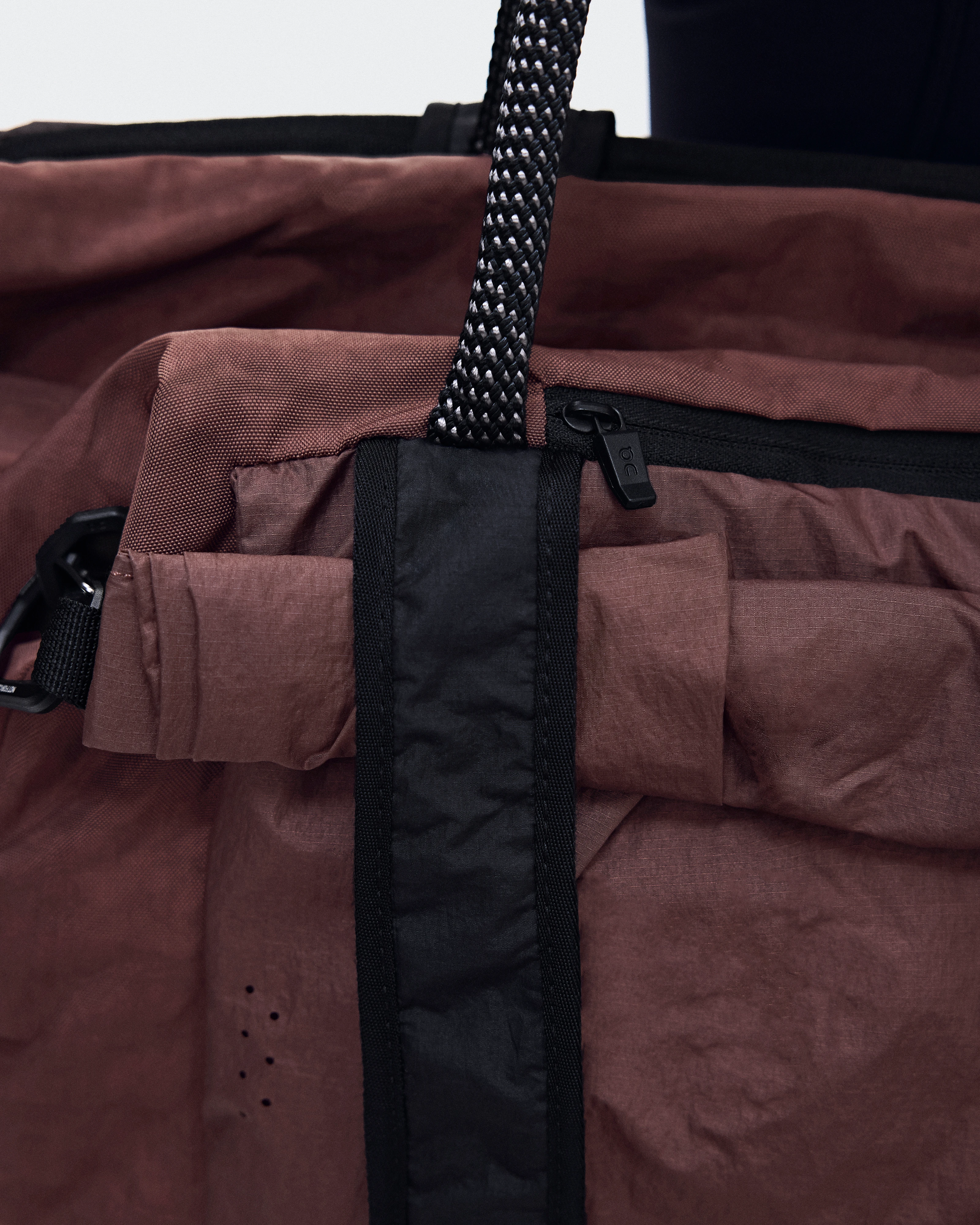 On Track Pack 40L Elite Cacao & Black Unisex Bags