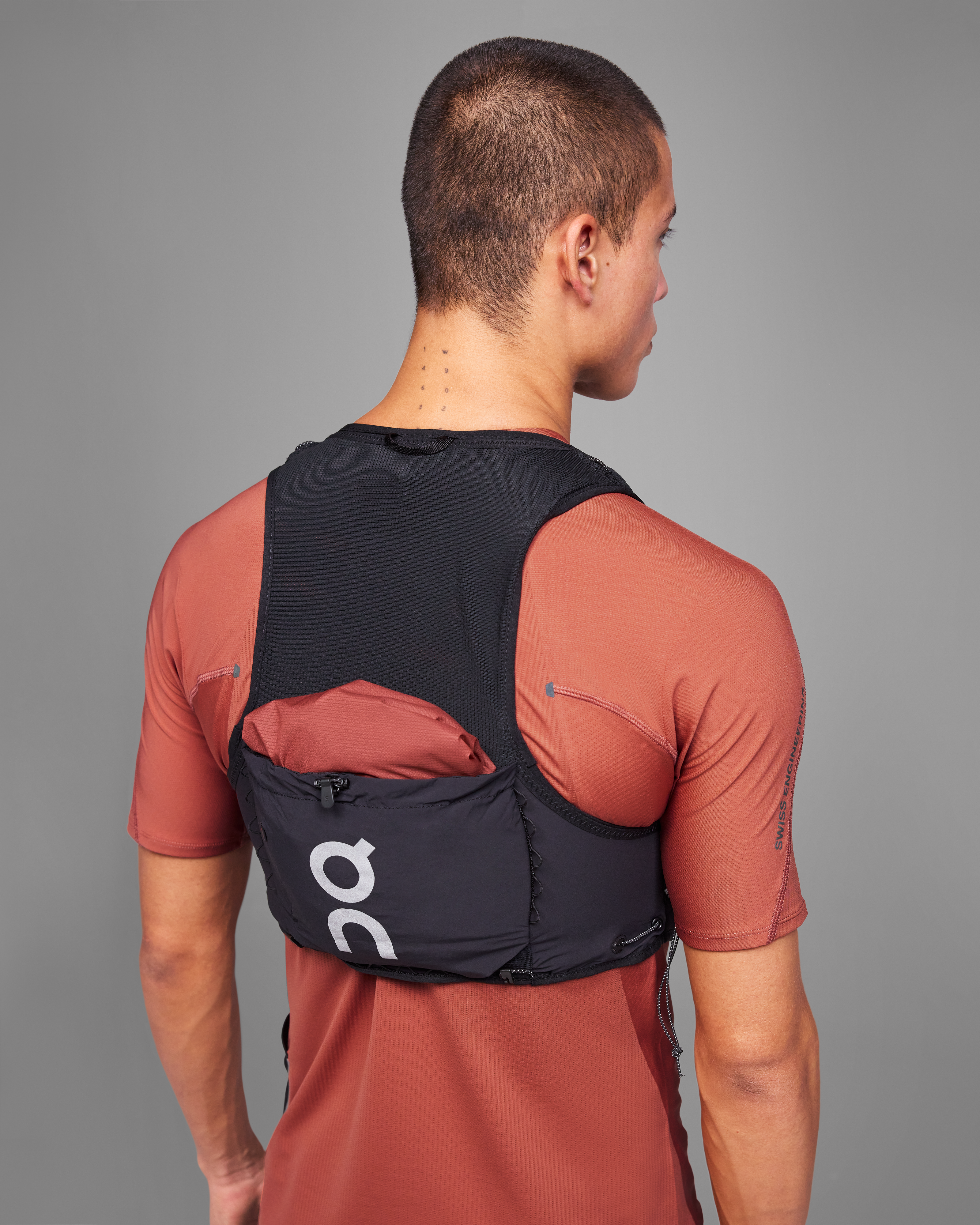 On Ultra Vest 10L Black Unisex Vests