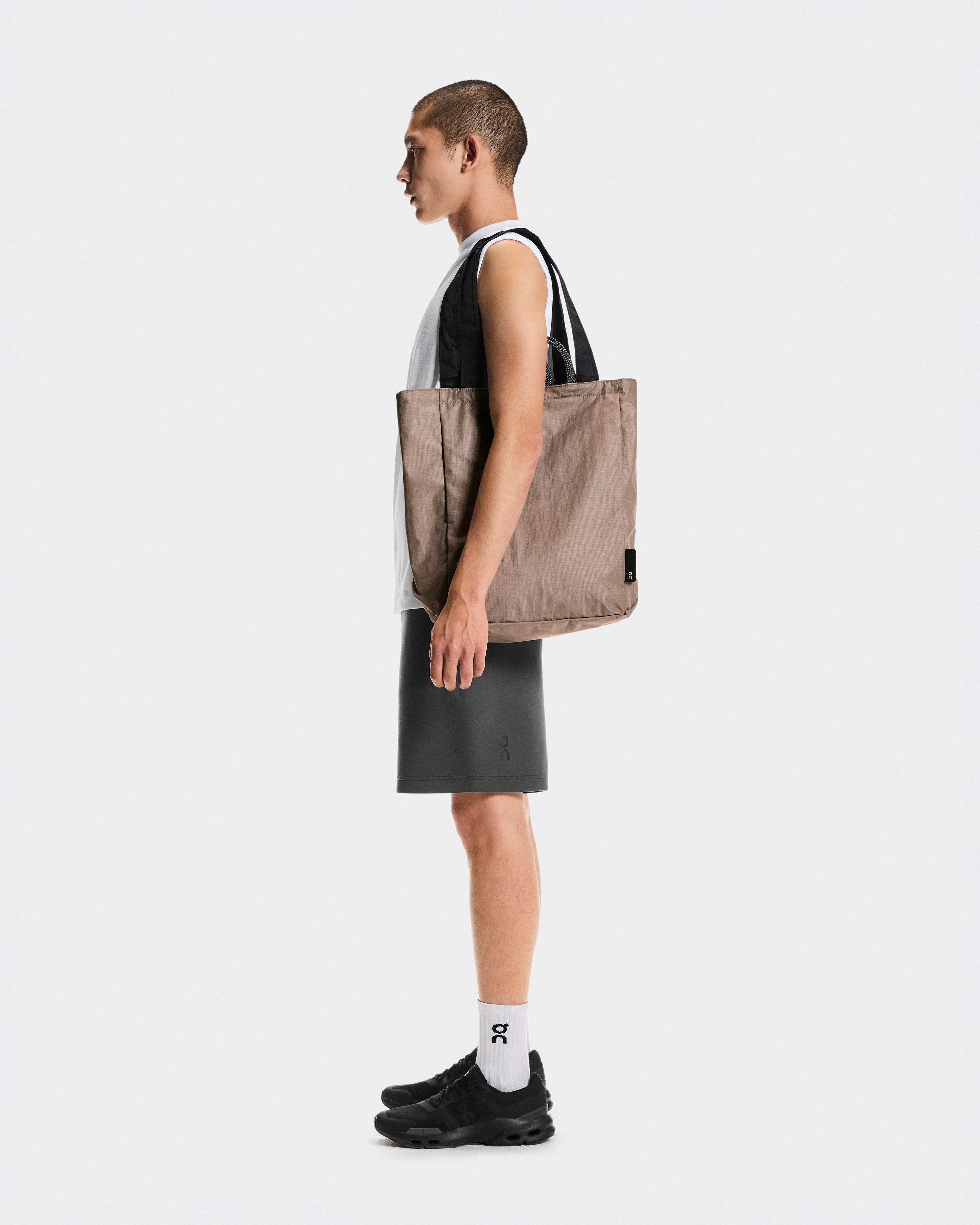 On Tote Pack 25L Cinder & Black Unisex Bags