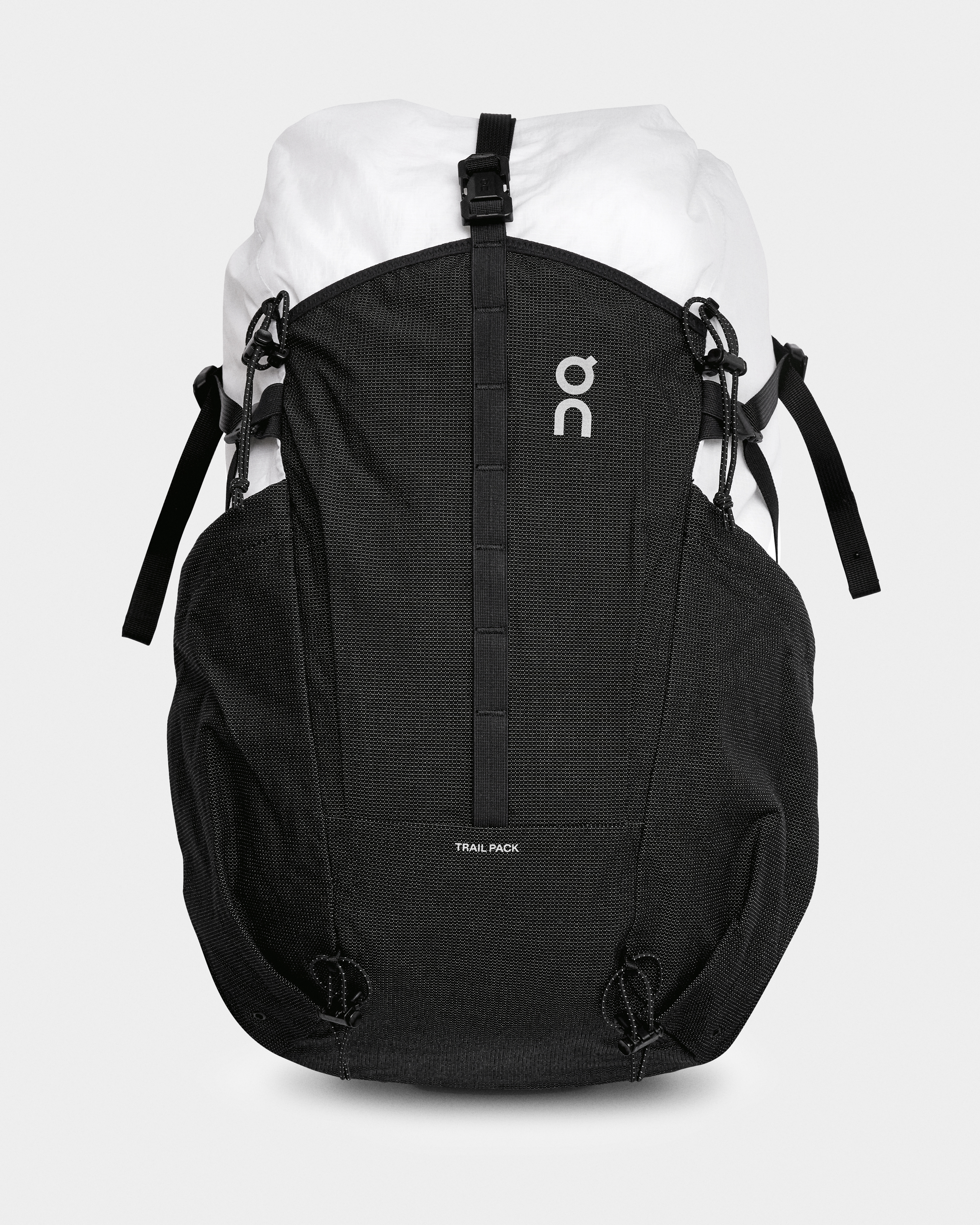 Trail Pack 20L in White/Black