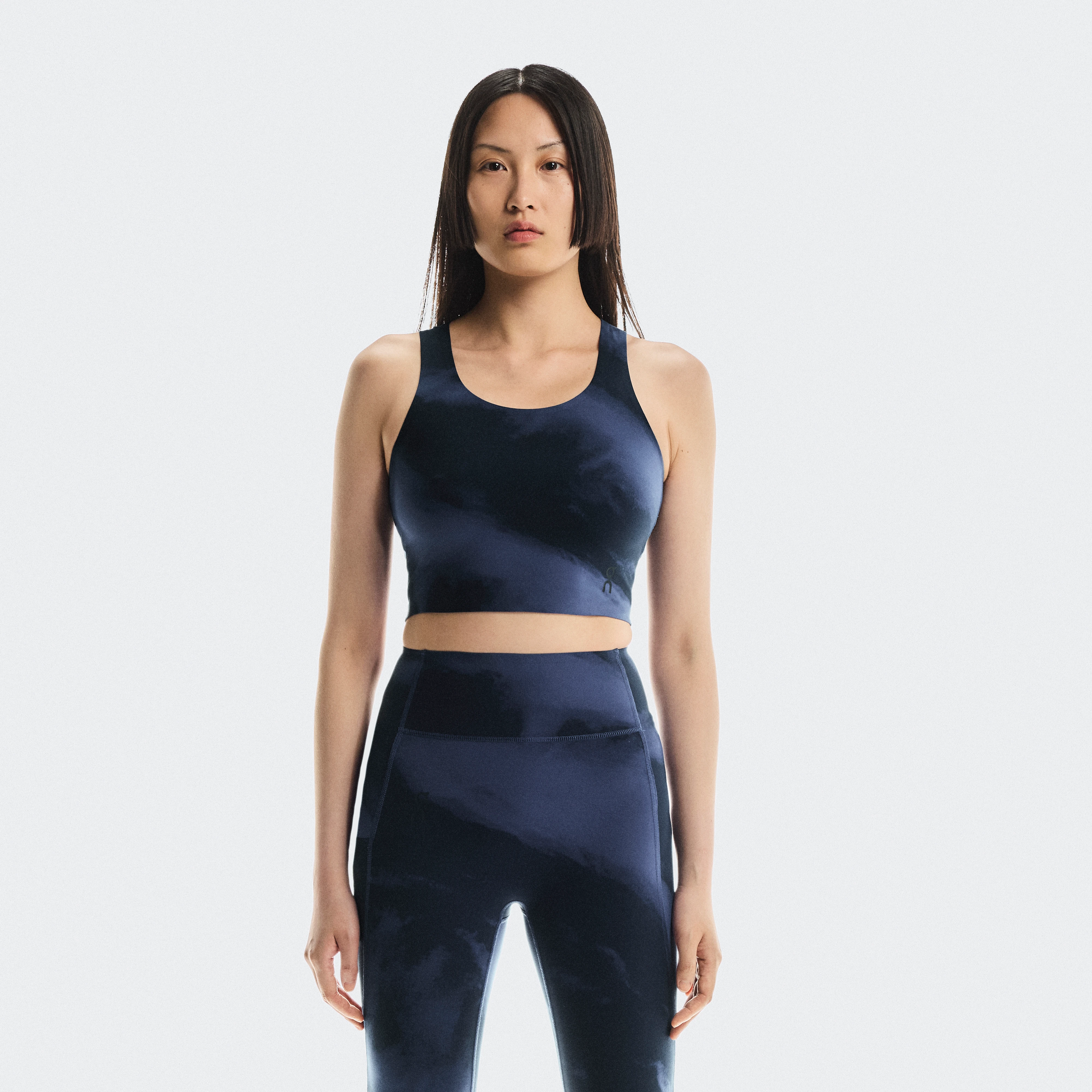 On Studio Open Back Crop Acai & Navy Women – Low-intensity workouts, all-day wear, pilates Tops and t-shirts
