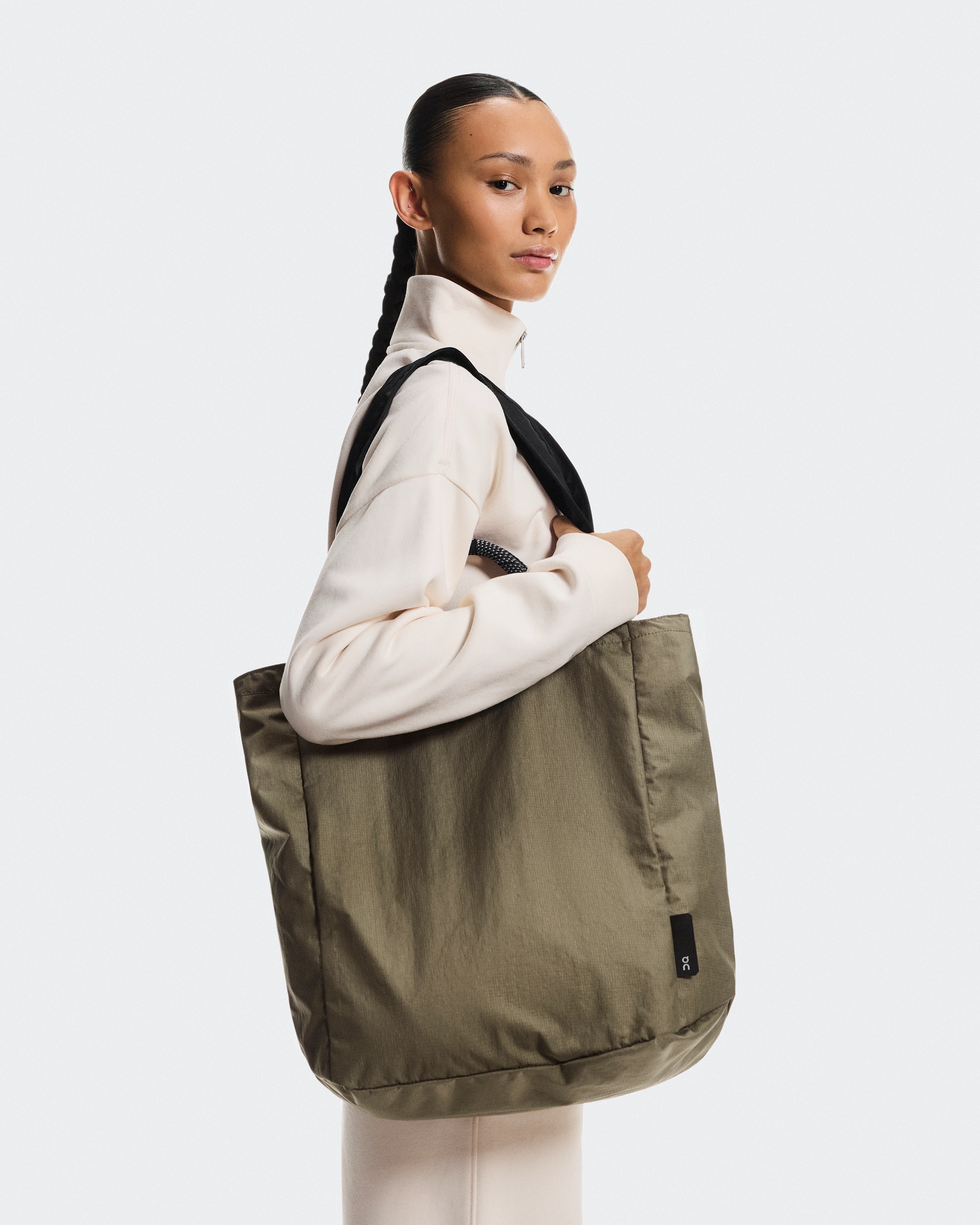 On Tote Pack 25L Olive & Black Unisex Bags
