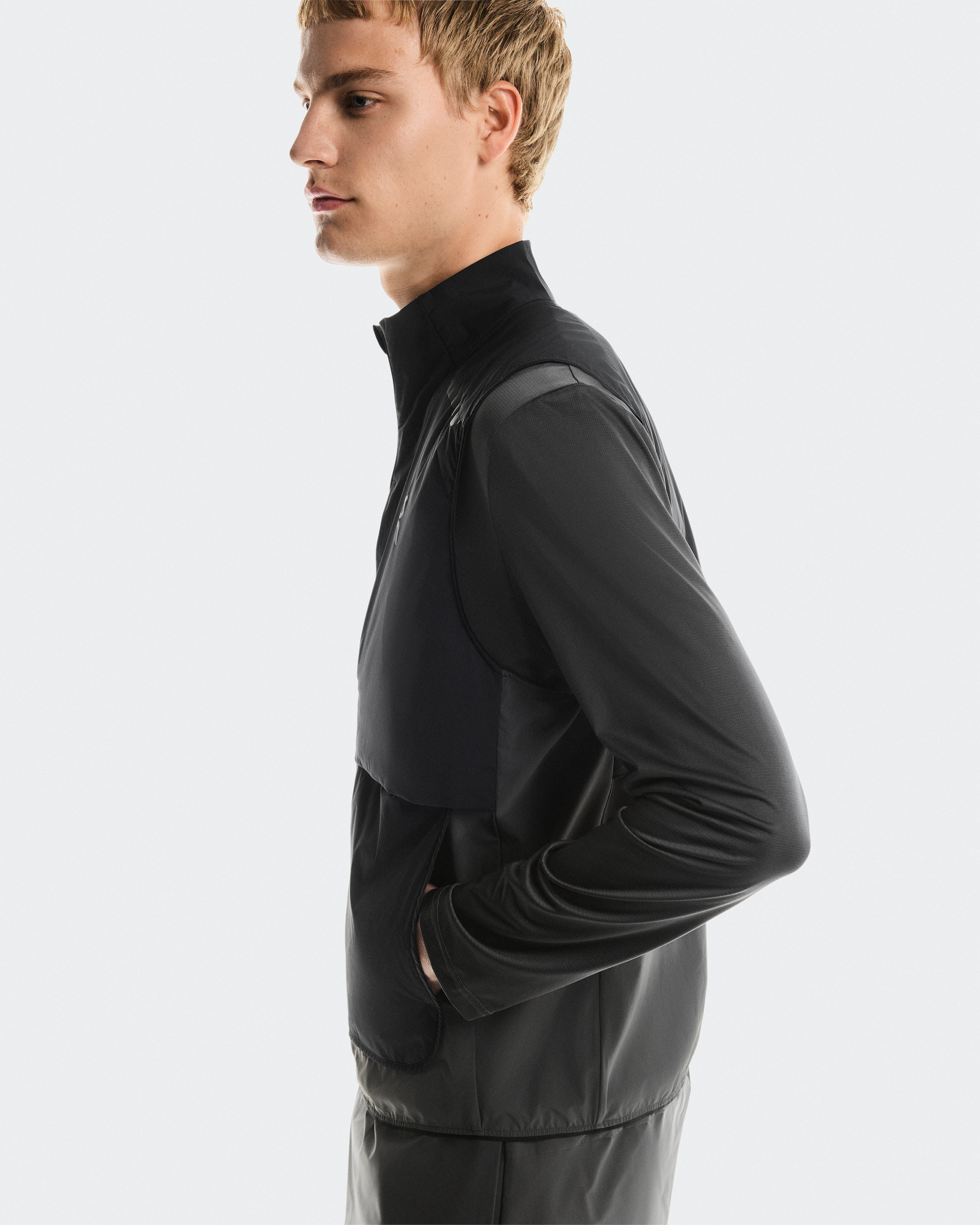 On Weather Vest Black & Eclipse Men Jackets