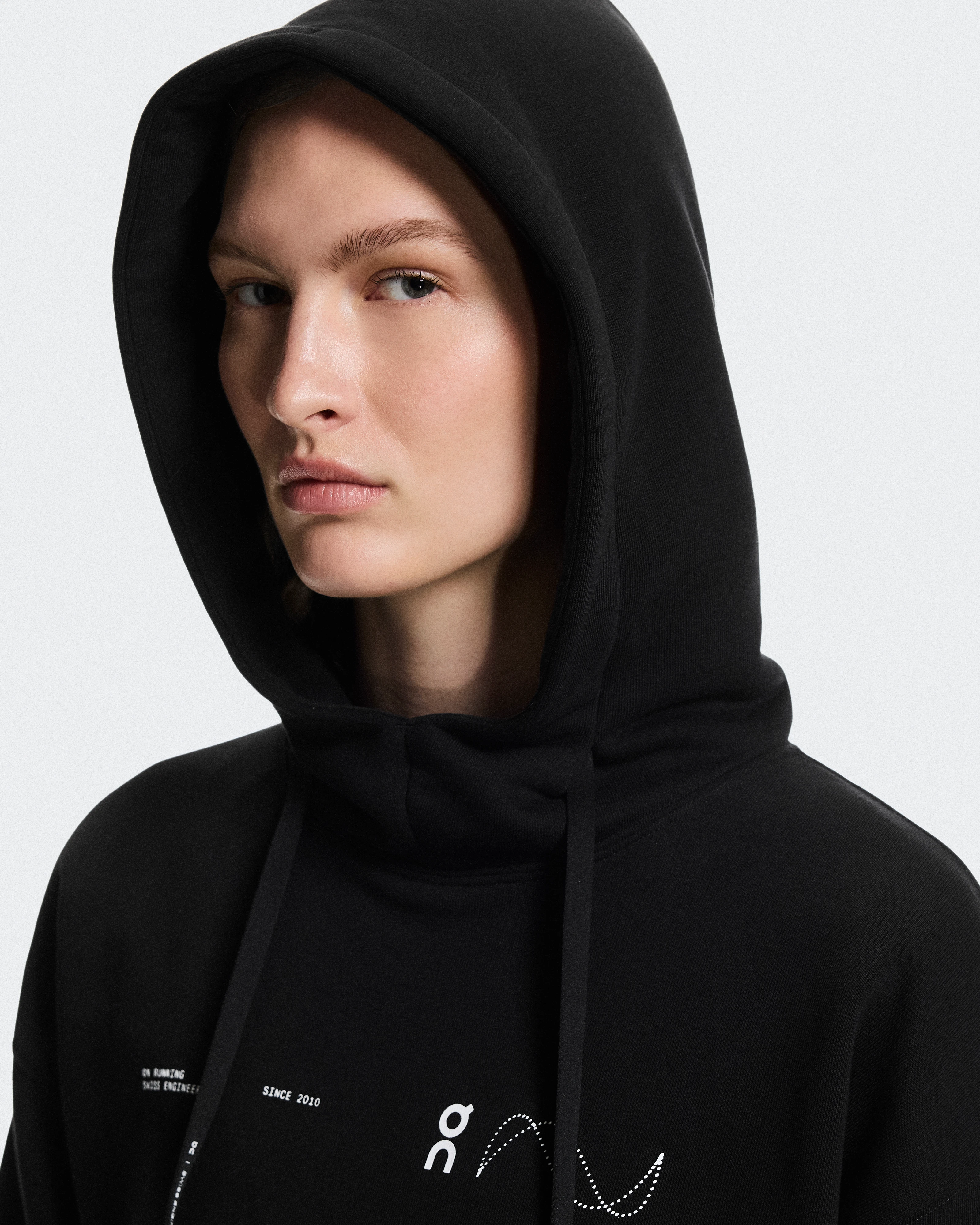 On Club Hoodie Avant Black Women Hoodies and sweatshirts