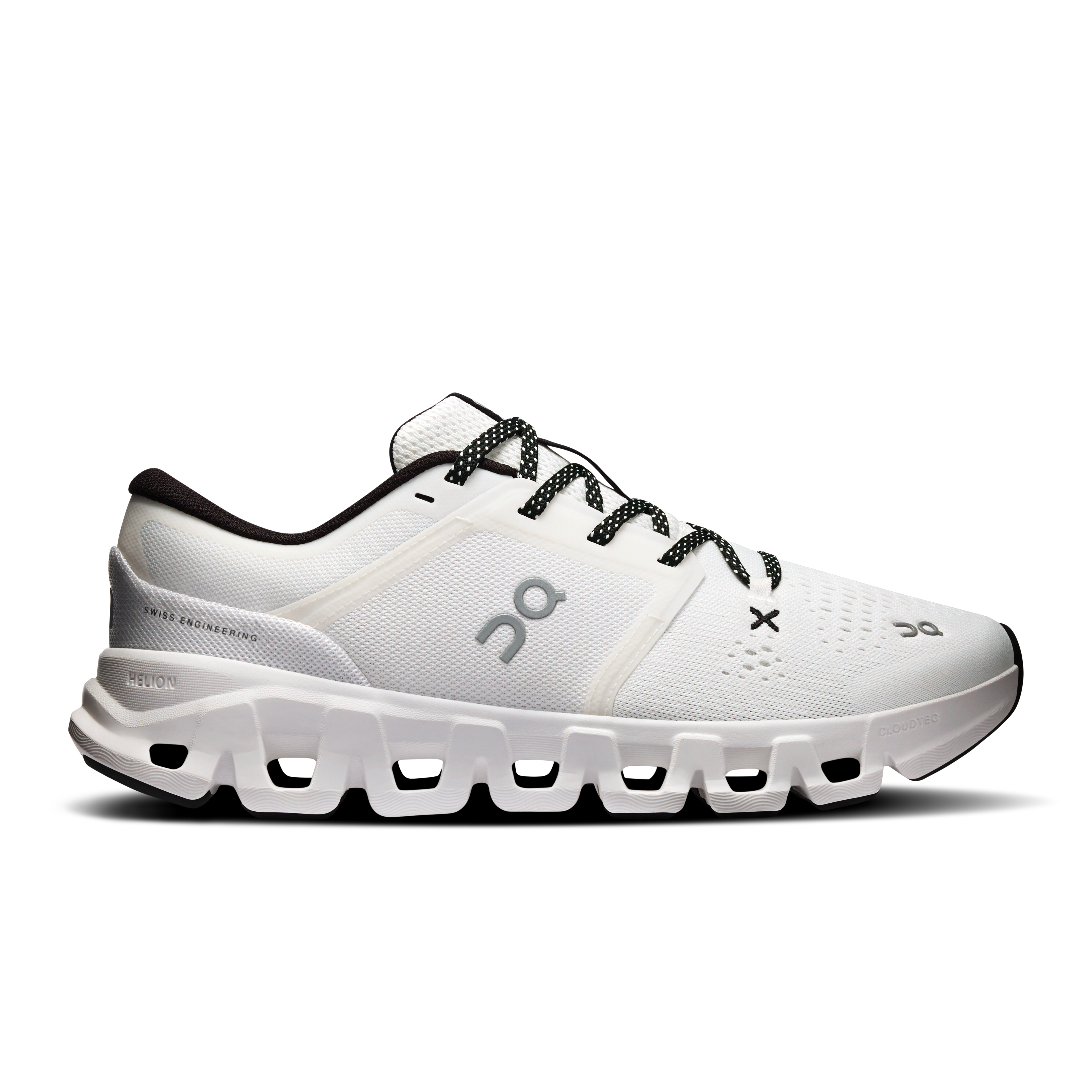 Cloud X 5 Lifestyle Shoe in White/Black