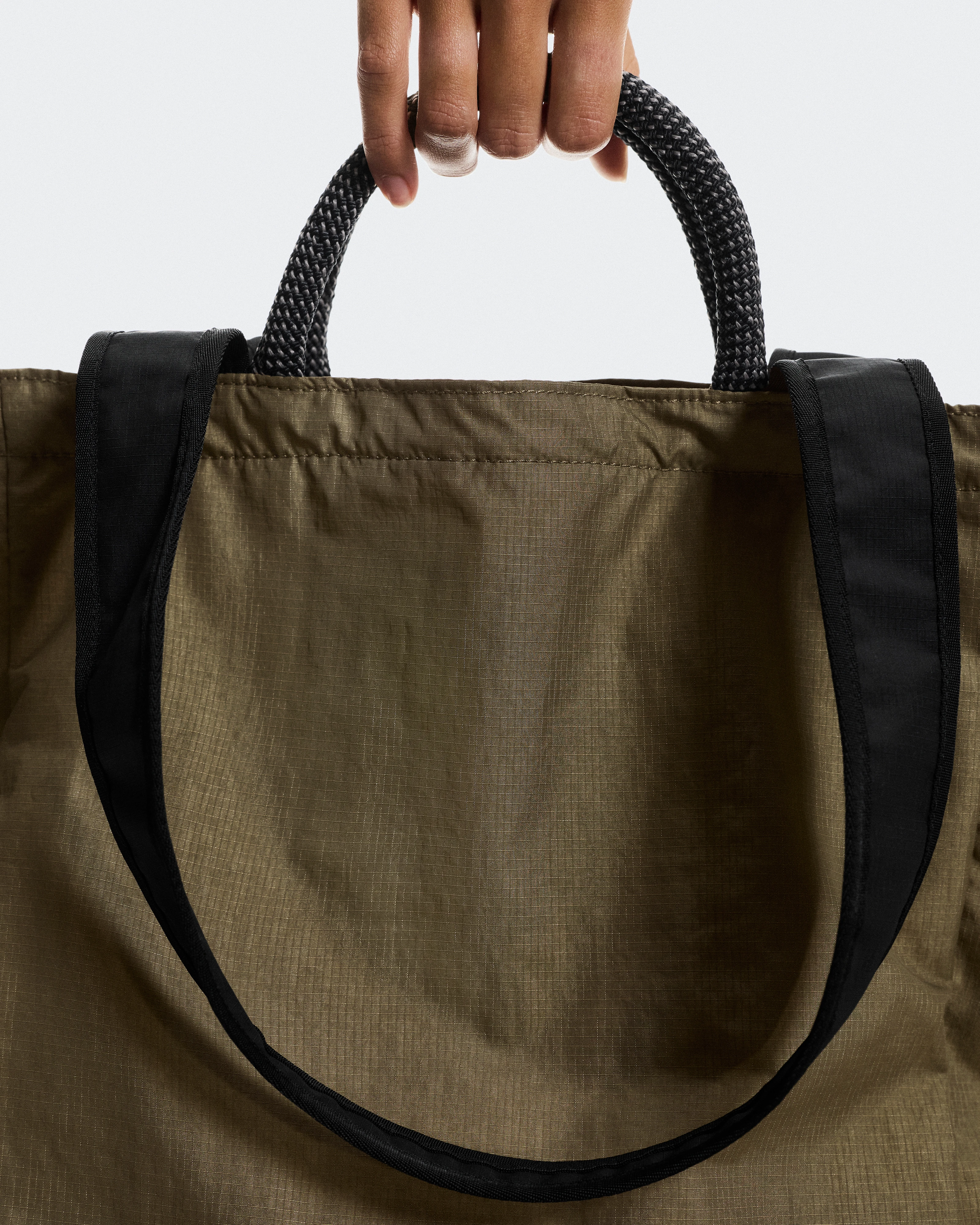 On Tote Pack 25L Olive & Black Unisex Bags