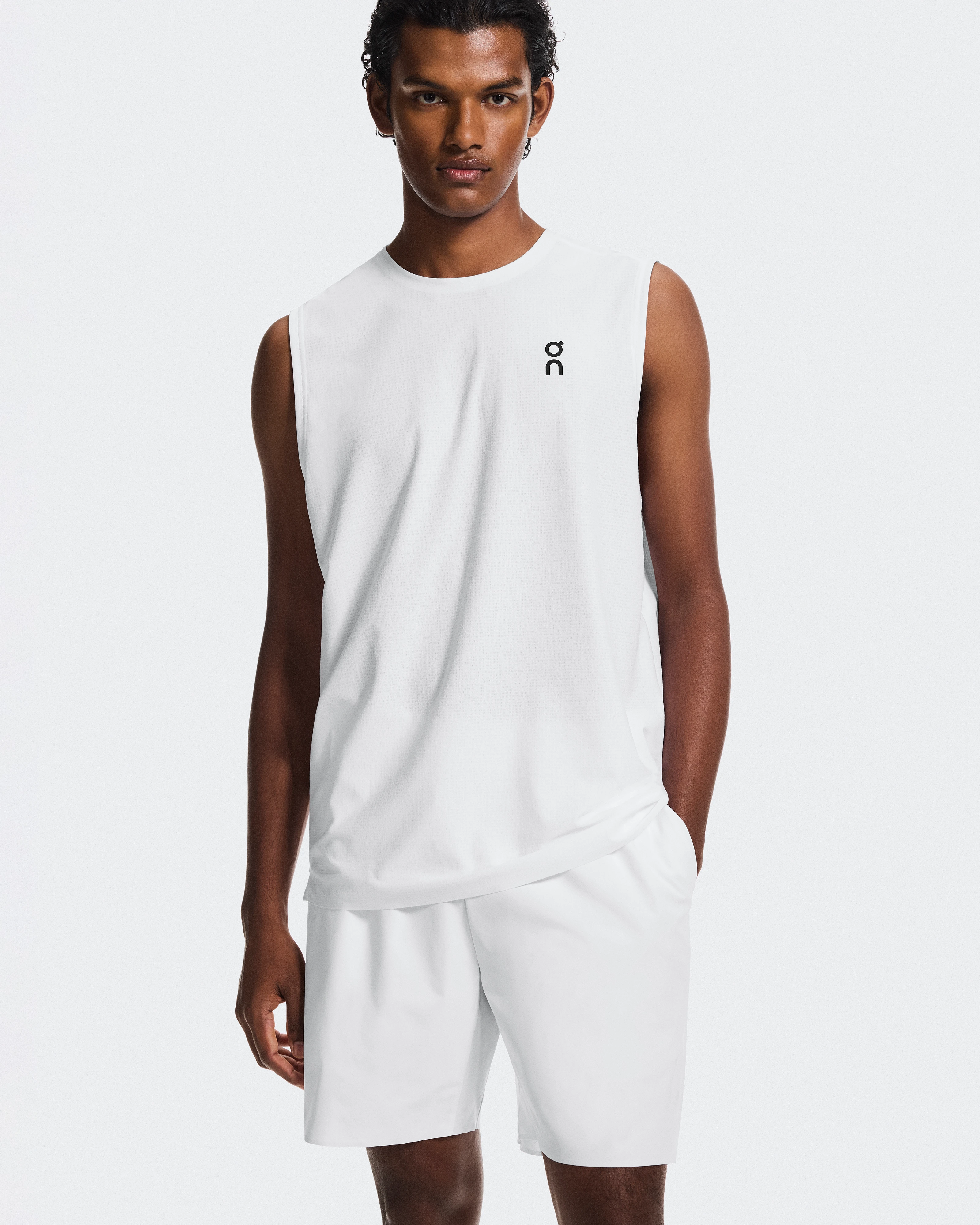On 7" Court Shorts White Men Shorts